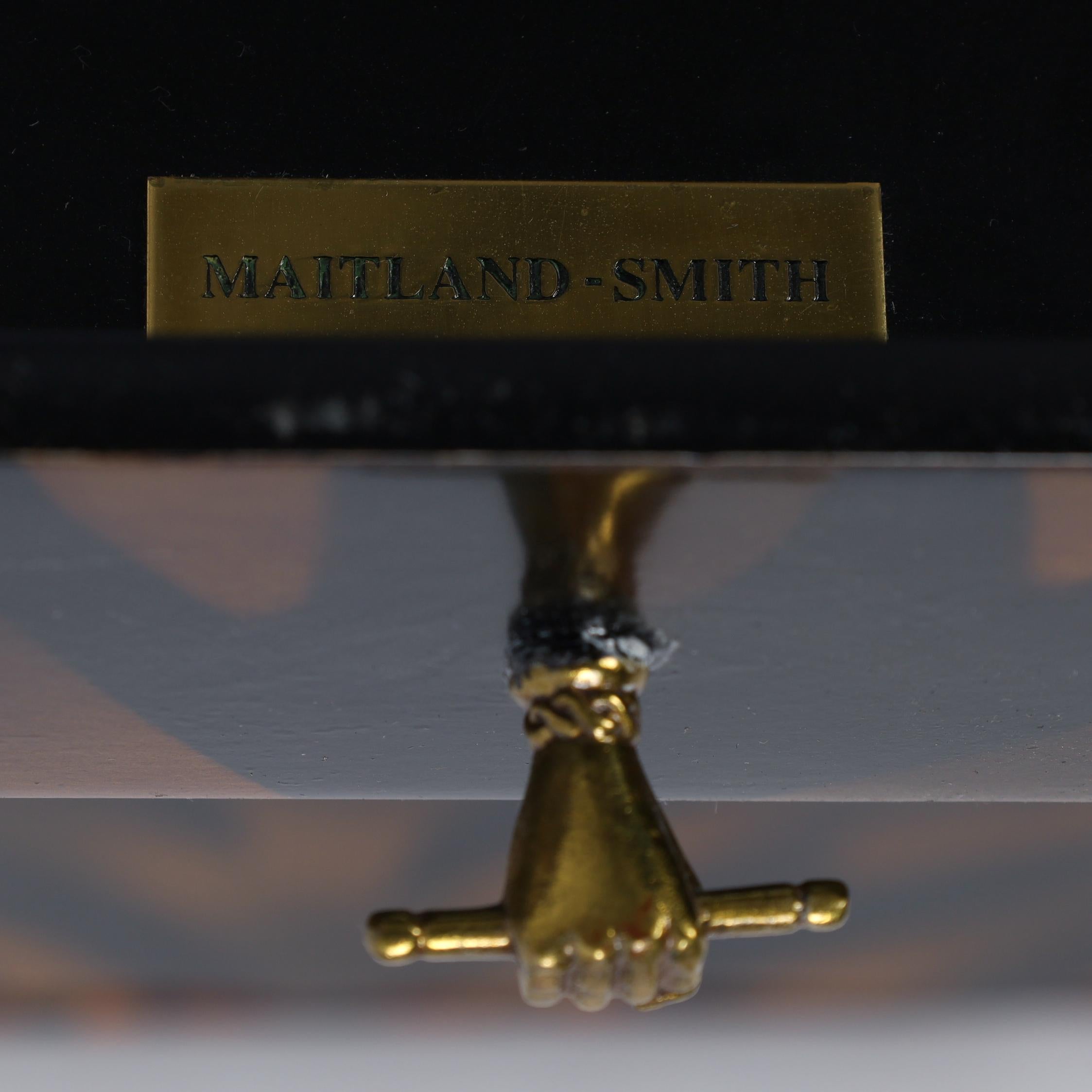 Maitland Smith Stand vintage en faux bambou avec porte-revues en vente 2