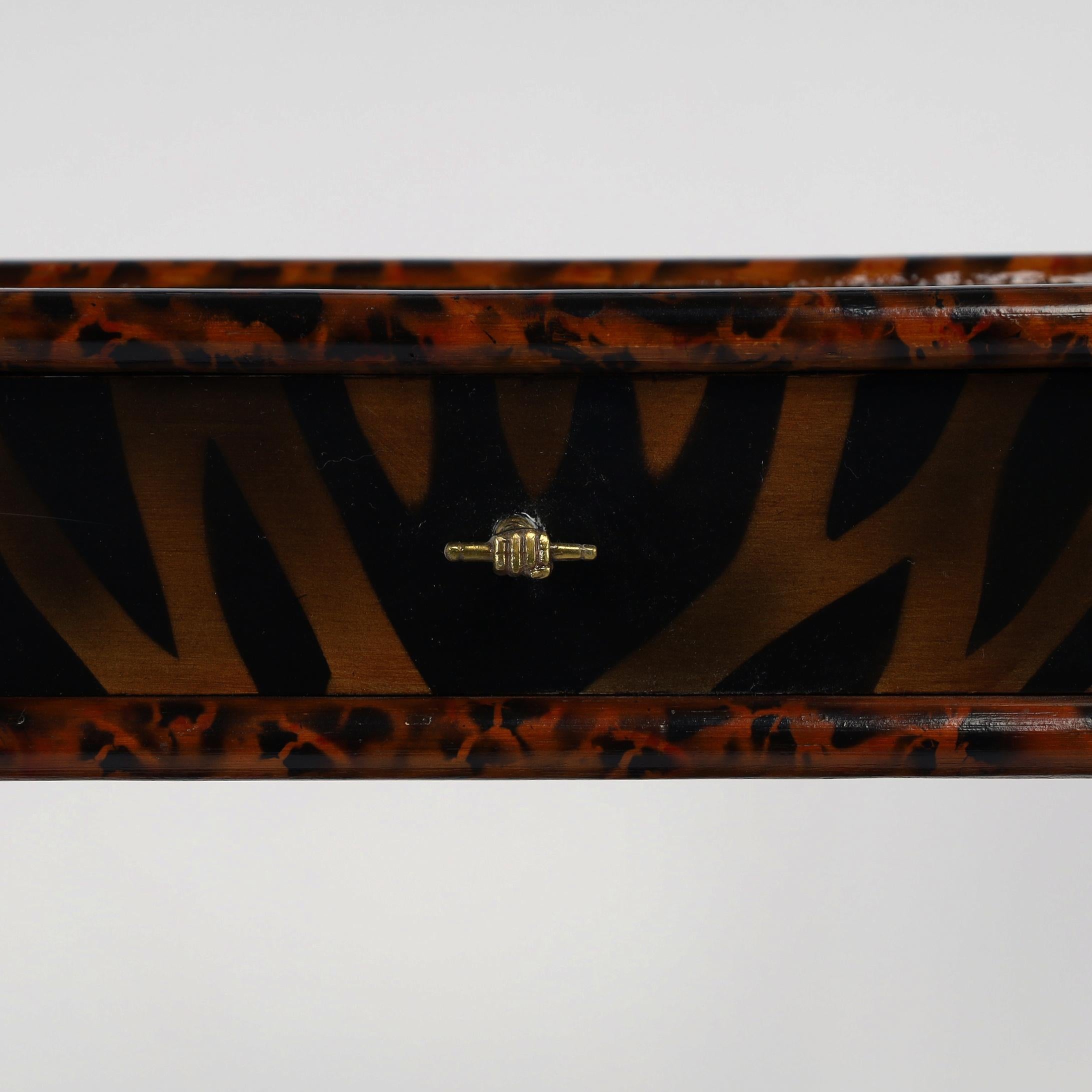 Imitation bambou Maitland Smith Stand vintage en faux bambou avec porte-revues en vente