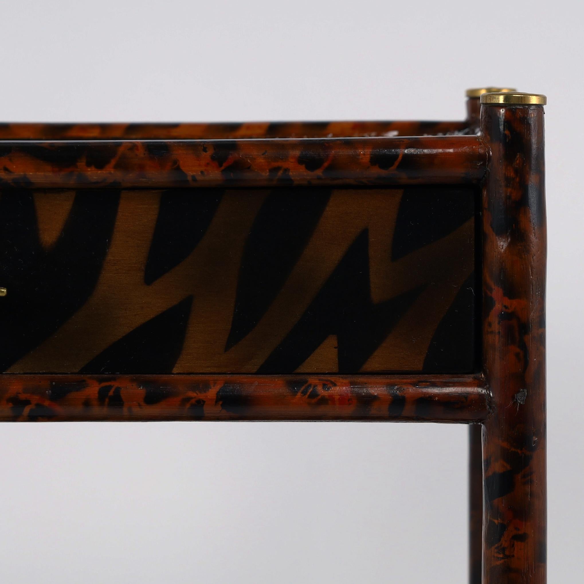 Maitland Smith Stand vintage en faux bambou avec porte-revues en vente 1