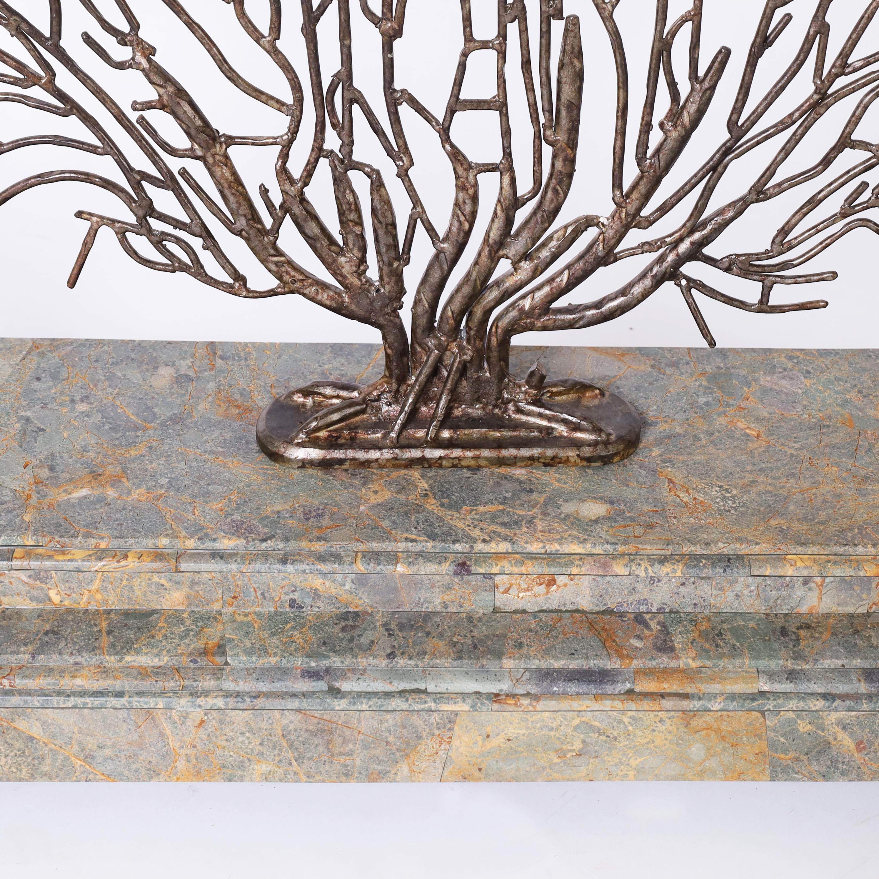 Maitland-Smith Vintage-Konsole aus Eisen und Bronze mit Korallenglasplatte im Angebot 3