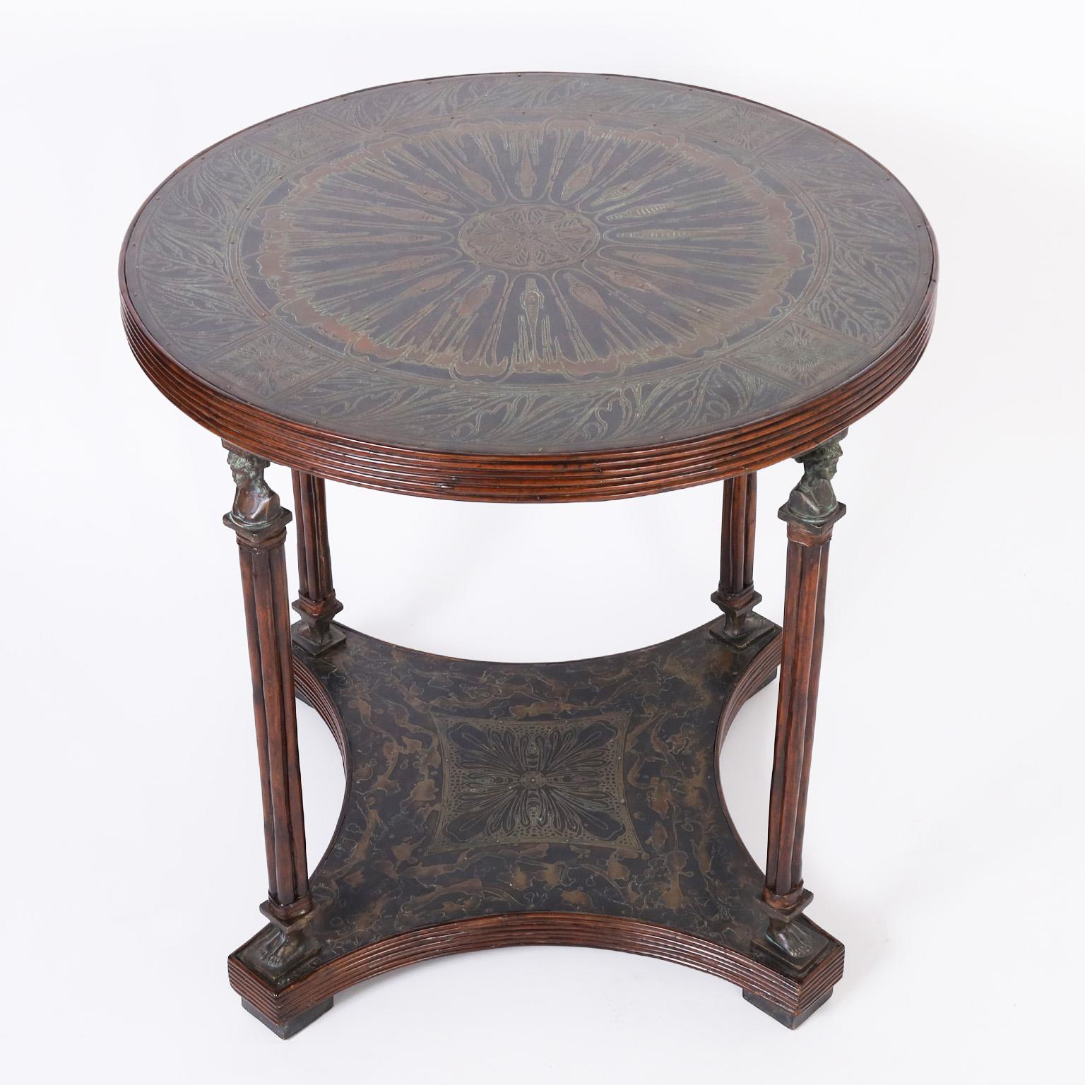 Néoclassique Table ou support néoclassique vintage Maitland-Smith en bronze et rotin en vente