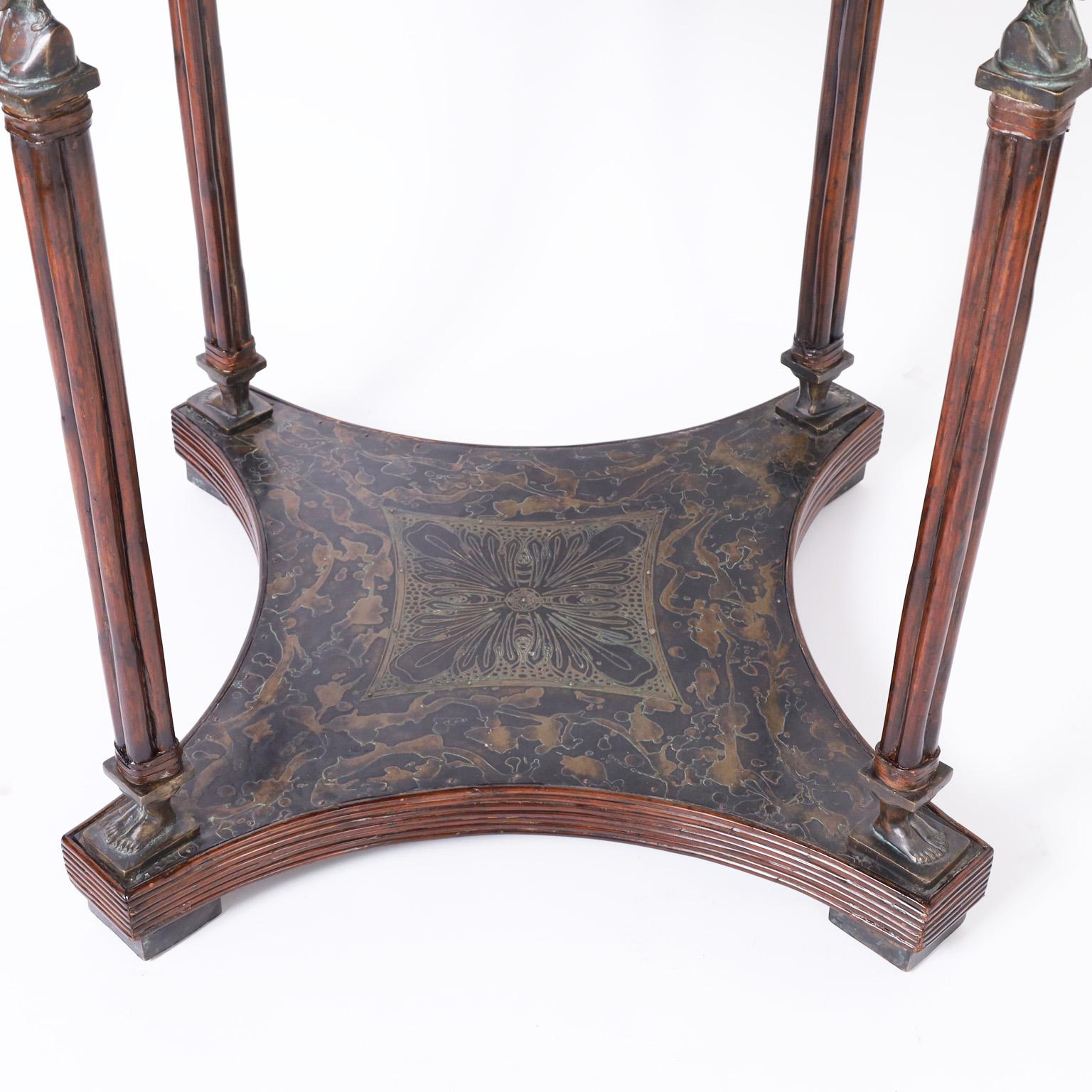 Table ou support néoclassique vintage Maitland-Smith en bronze et rotin en vente 1