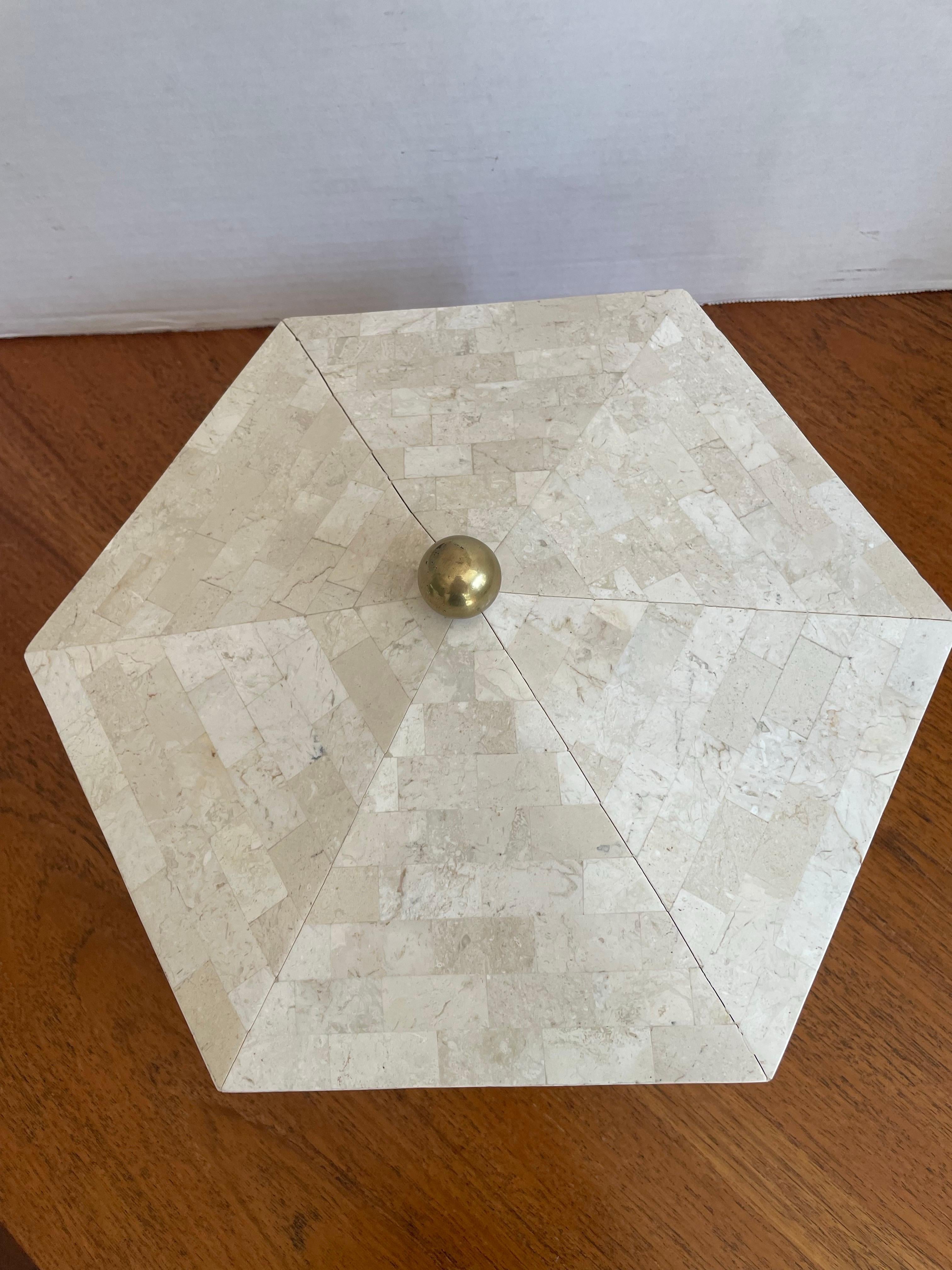 Preciosa caja teselada grande de Maitland Smith. 