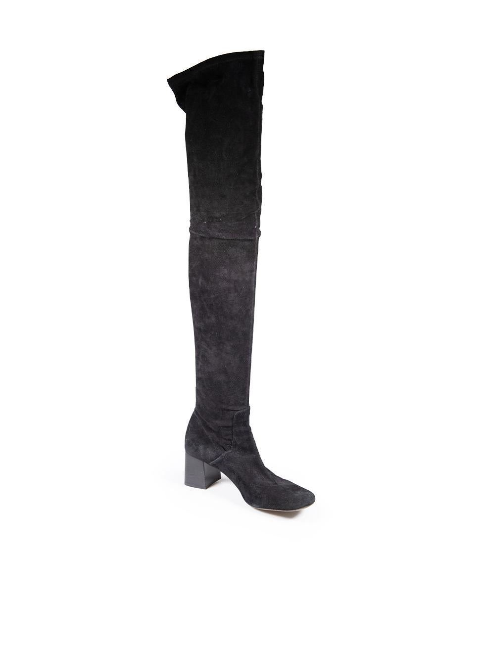 L'ÉTAT est très bon. L'usure des bottes est minime. Abrasion de toutes les zones inférieures, du talon et de la moitié supérieure des deux chaussures sur cet article de revente de créateur Maje d'occasion.
 
 Détails
 
 
 Noir
 
 Suède
 
 Bottes
 
