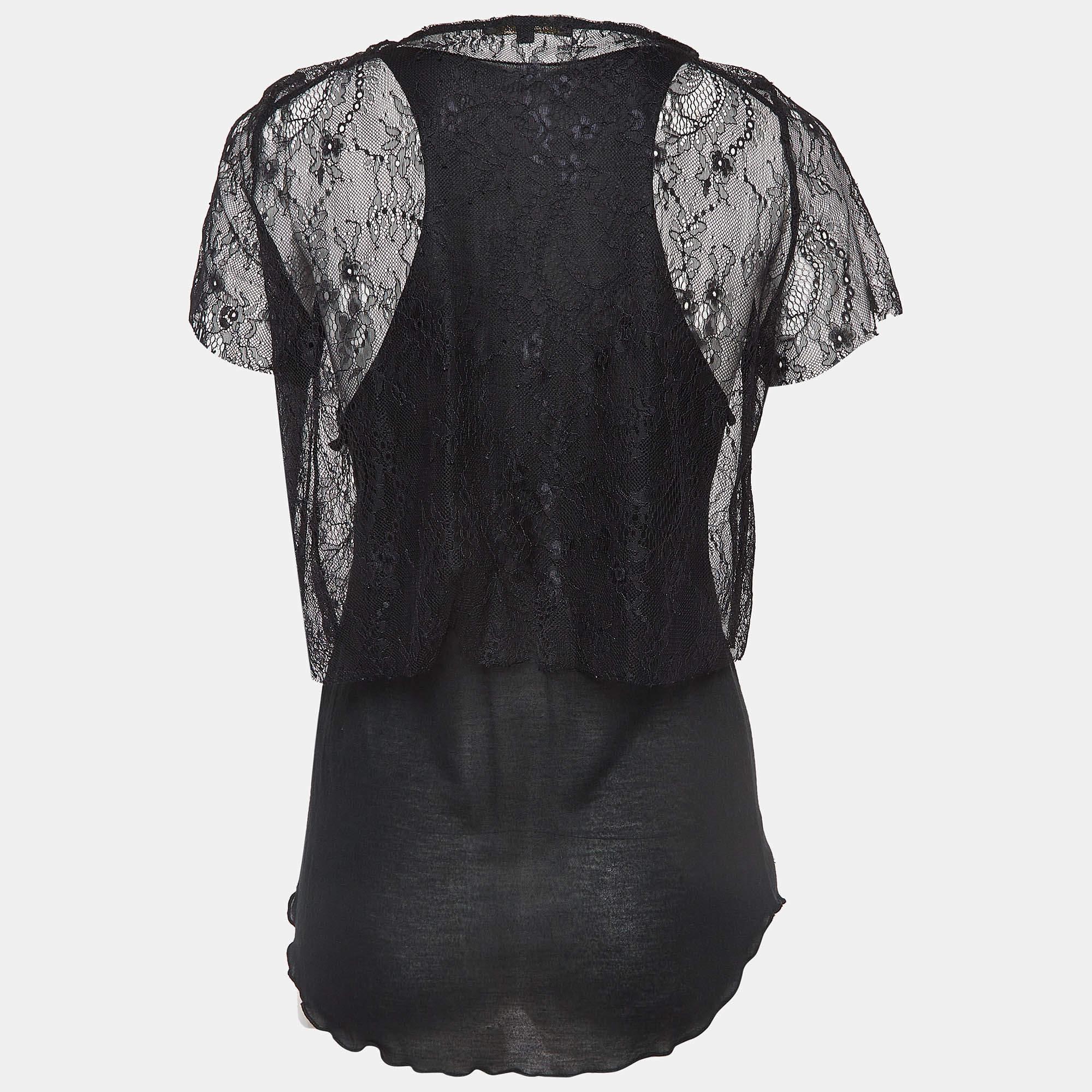 Questo top griffato offre stile e comfort. Realizzata con i migliori tessuti, la creazione è stata curata nei minimi dettagli. Abbinalo a un paio di jeans e a delle scarpe basse.
