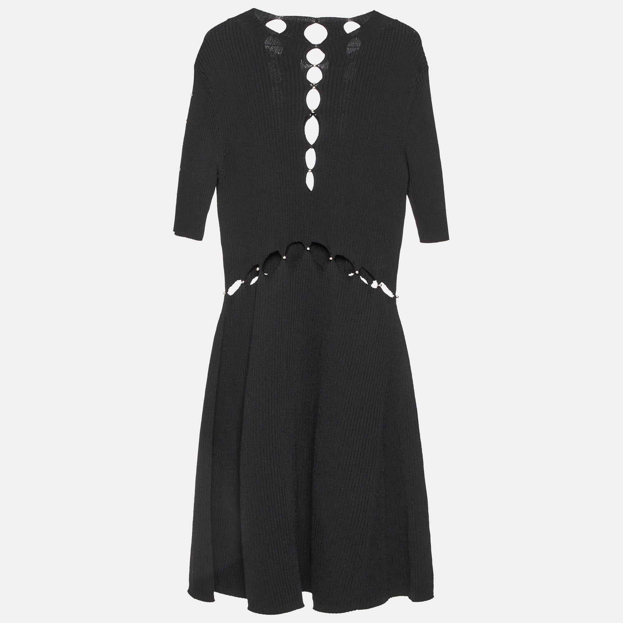 La raffinata maestria e la silhouette femminile di questo abito firmato mostrano l'impeccabile maestria sartoriale dell'etichetta. È cucito con materiali di qualità.  ha una buona vestibilità  e può essere facilmente abbinato ad accessori chic. 