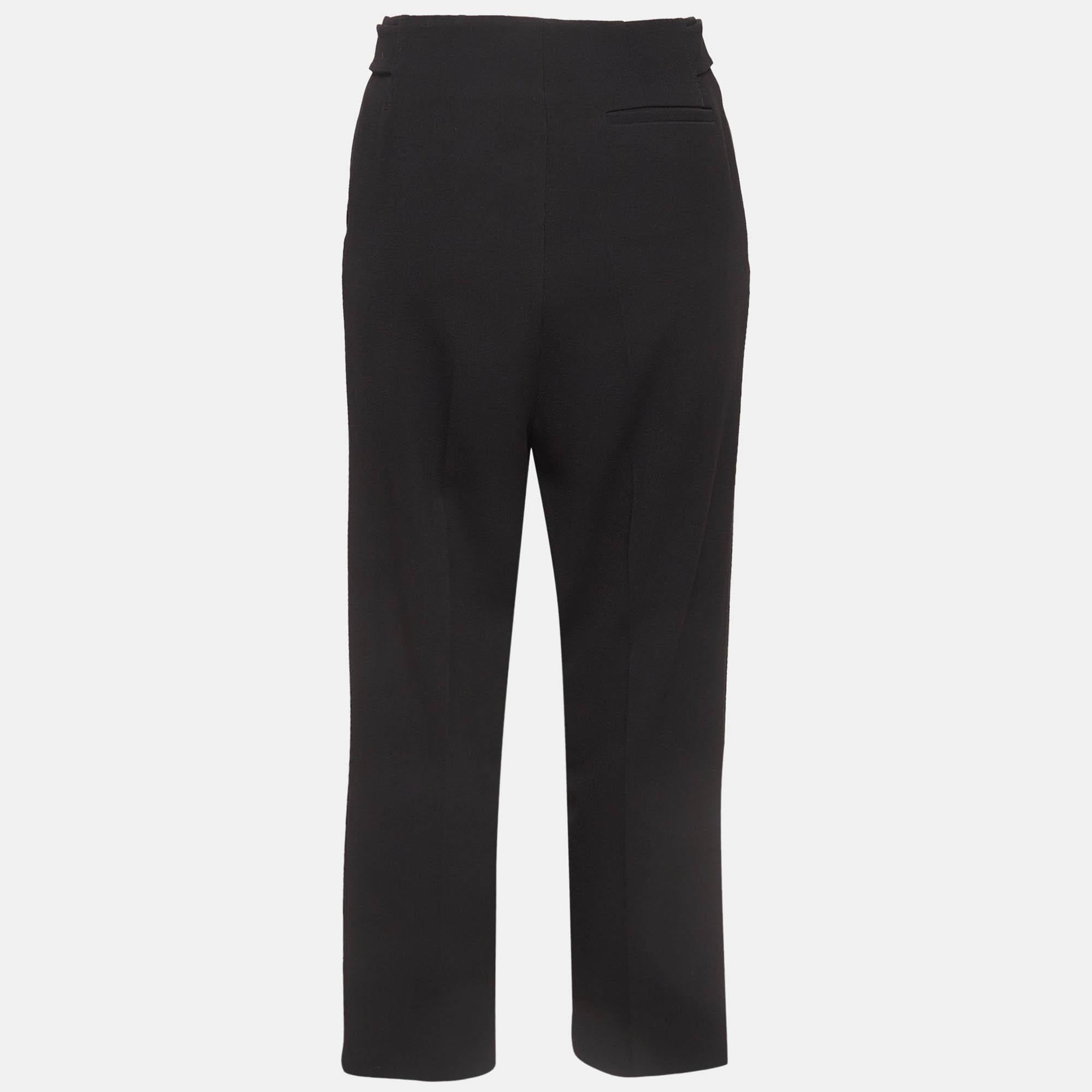 Valorizza il tuo abbigliamento formale con questo paio di pantaloni di Maje. Disegnati con una silhouette e una vestibilità superba, questo paio di pantaloni ti renderà sicuramente elegante.