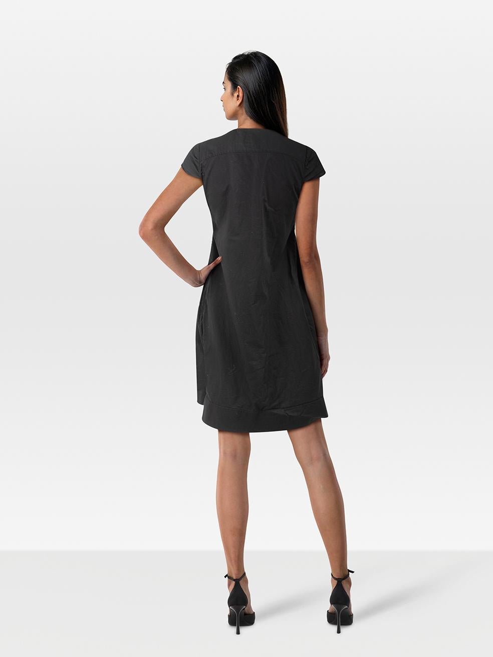 CONDITION ist sehr gut. Kaum sichtbare Abnutzungserscheinungen am Kleid sind bei diesem gebrauchten Maje Designer-Wiederverkaufsartikel zu erkennen.
 

 

 

 Einzelheiten
 

 

 Schwarz
 

 Baumwolle
 

 Kleid
 

 Midi
 

 V-Ausschnitt
 

