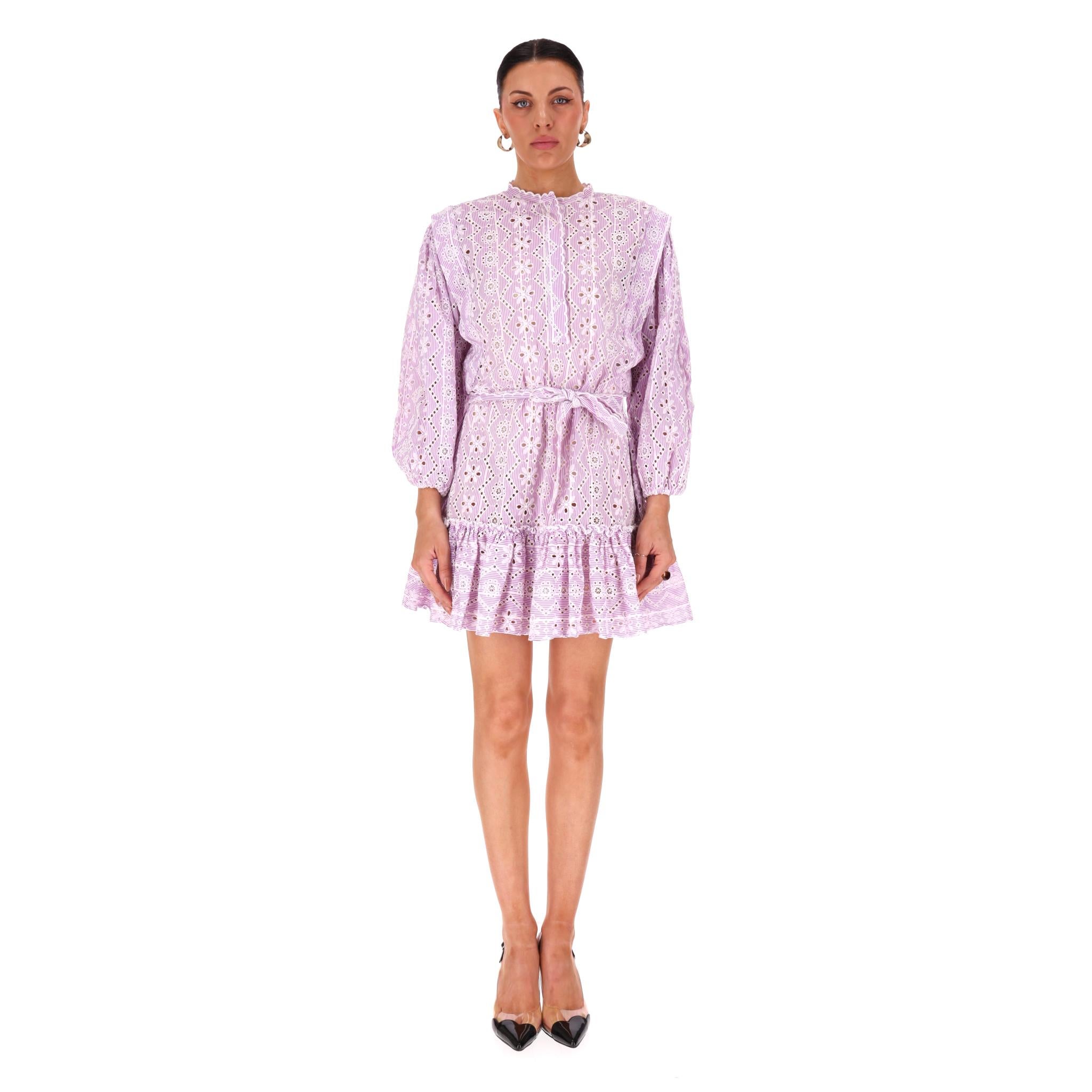 Nuevo - Mini Vestido Maje Broderie Anglaise Algodón

Minivestido lila calado bordado floral en contraste.

Diseñada con escote abotonado, mangas globo con puños elásticos y falda de volantes.

Rrp £350

Talla - 38FR

Estado - Nuevo, con