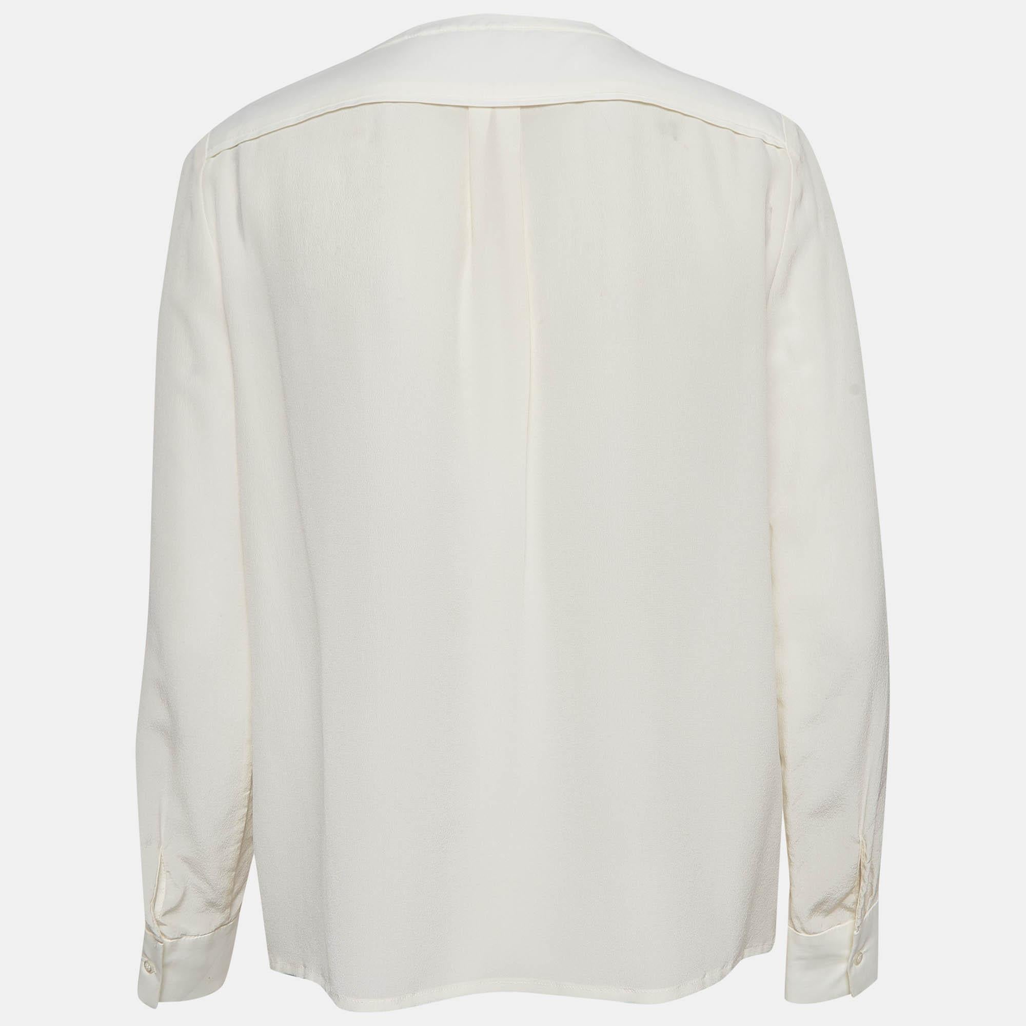 Complement your elegance with a lovely blouse like this one. With its pretty design and prime quality fabric this blouse is the best pick to look sophisticated and poised.