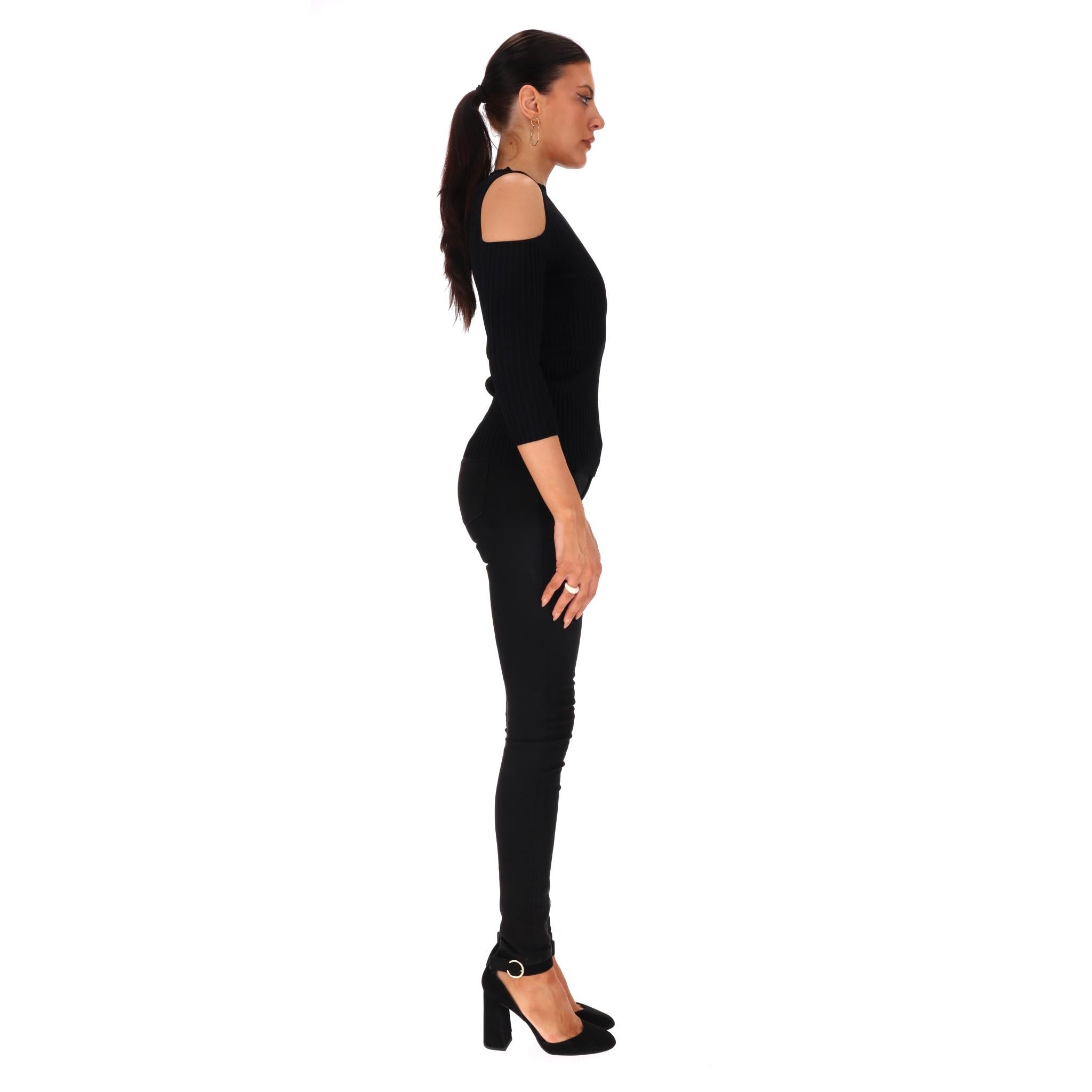 Noir Maje Knitted Cold-Shoulder Top en vente