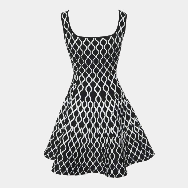 The fine artistry and the feminine silhouette of this designer dress exhibit the labels impeccable craftsmanship in tailoring. It is stitched using quality materials  has a good fit  and can be easily styled with chic accessories  open toe sandals 