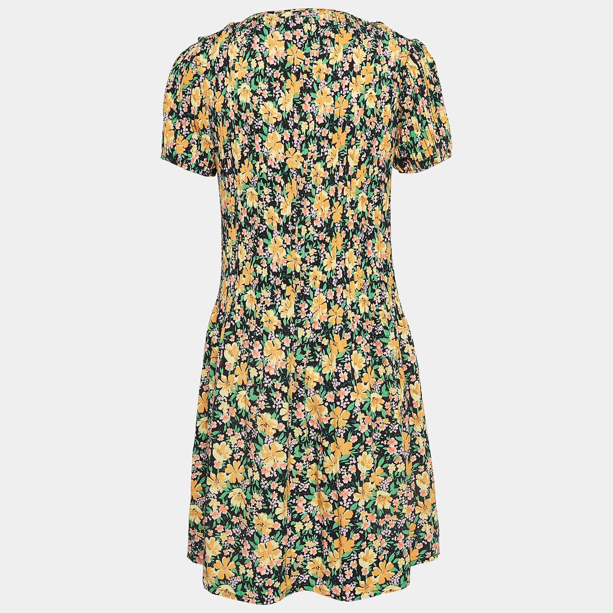 The fine artistry and the feminine silhouette of this Maje dress exhibit the label's impeccable craftsmanship in tailoring. It is stitched using quality materials, has a good fit, and can be easily styled with chic accessories, open-toe sandals, and