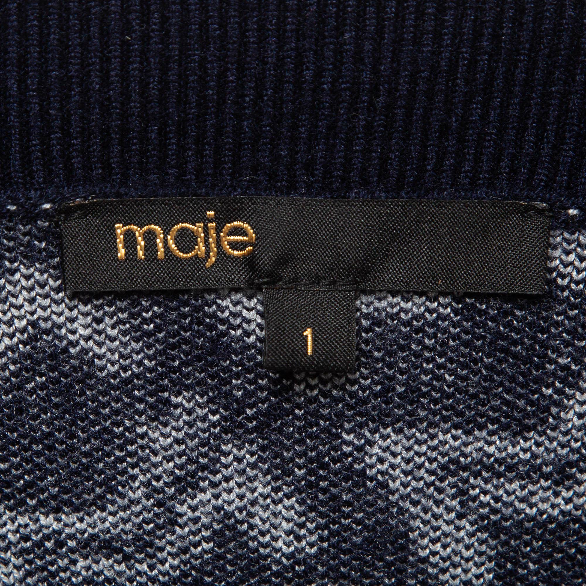 Ensemble cardigan et mini-jupe Maje bleu marine/blanc à monogrammes S/XS en vente 2