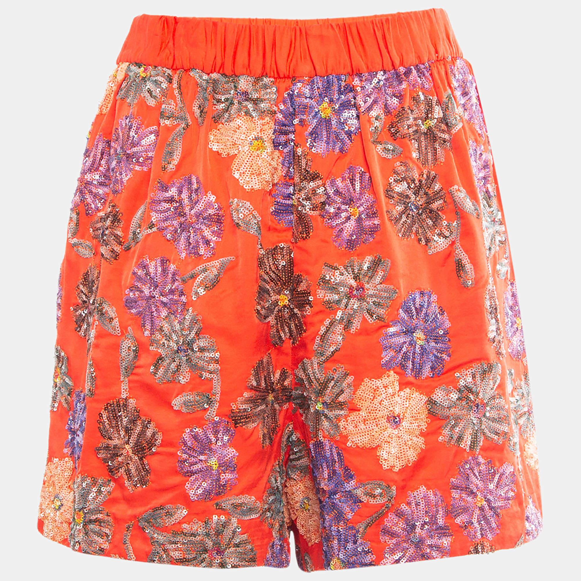 Les journées décontractées nécessitent un short comme celui-ci. Confectionné dans un tissu de haute qualité, ce short de créateur présente des détails classiques et une longueur superbe. Portez-les avec des AT&T.