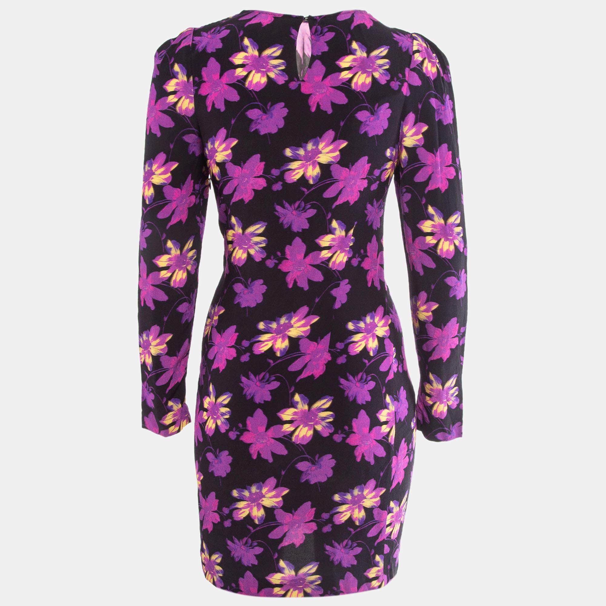 Erleben Sie die Freude an fachkundiger Schneiderei mit diesem Designerkleid für Damen. Die sorgfältige Verarbeitung, die makellose Passform und die luxuriösen Details garantieren unvergleichlichen Komfort. Diese wunderschöne Kreation wird Ihren Stil