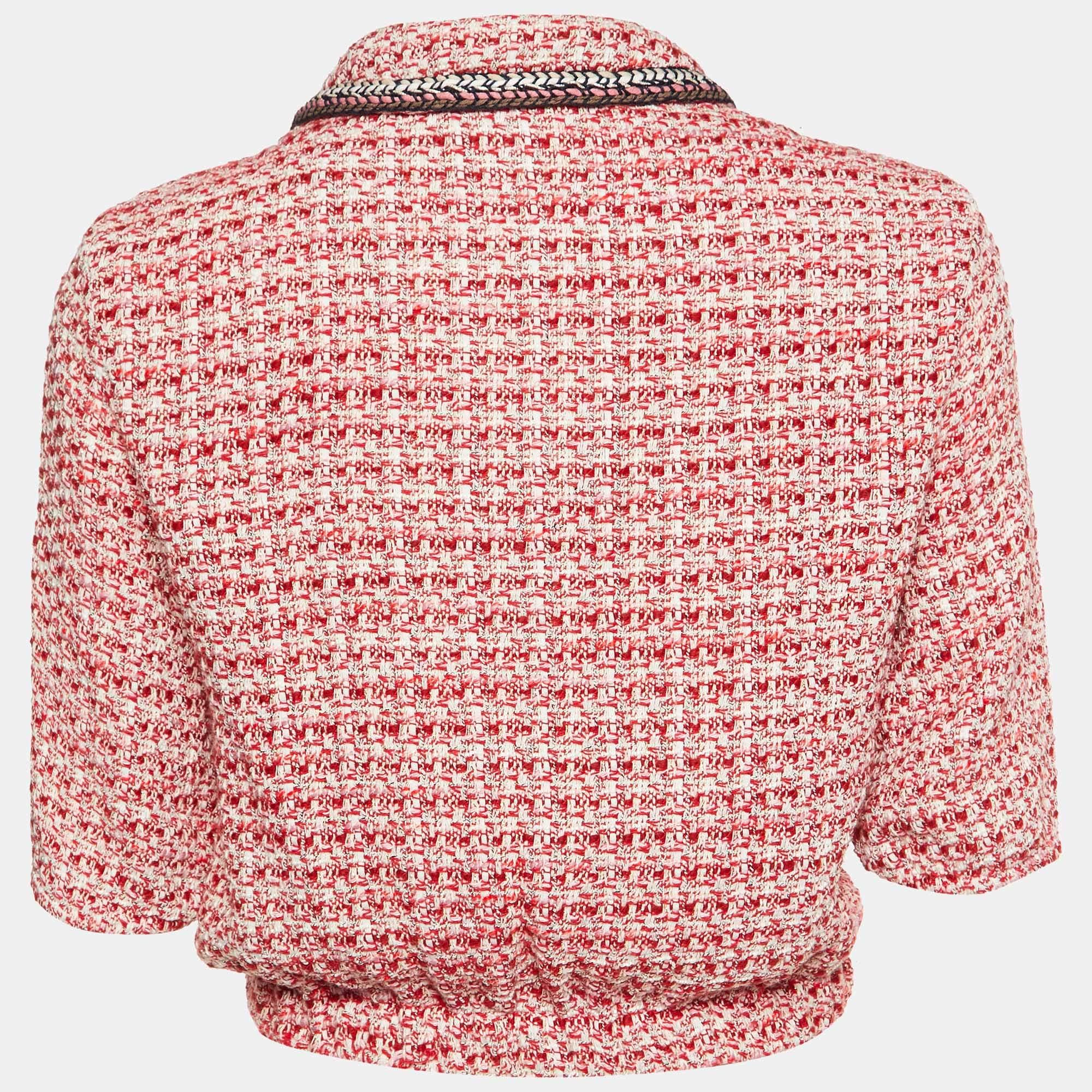 Découvrez l'essence du style et du confort dans cette chemise croisée Maje. Méticuleusement conçu, il marie harmonieusement luxe et fonctionnalité, ce qui en fait le choix ultime pour un look à la mode.