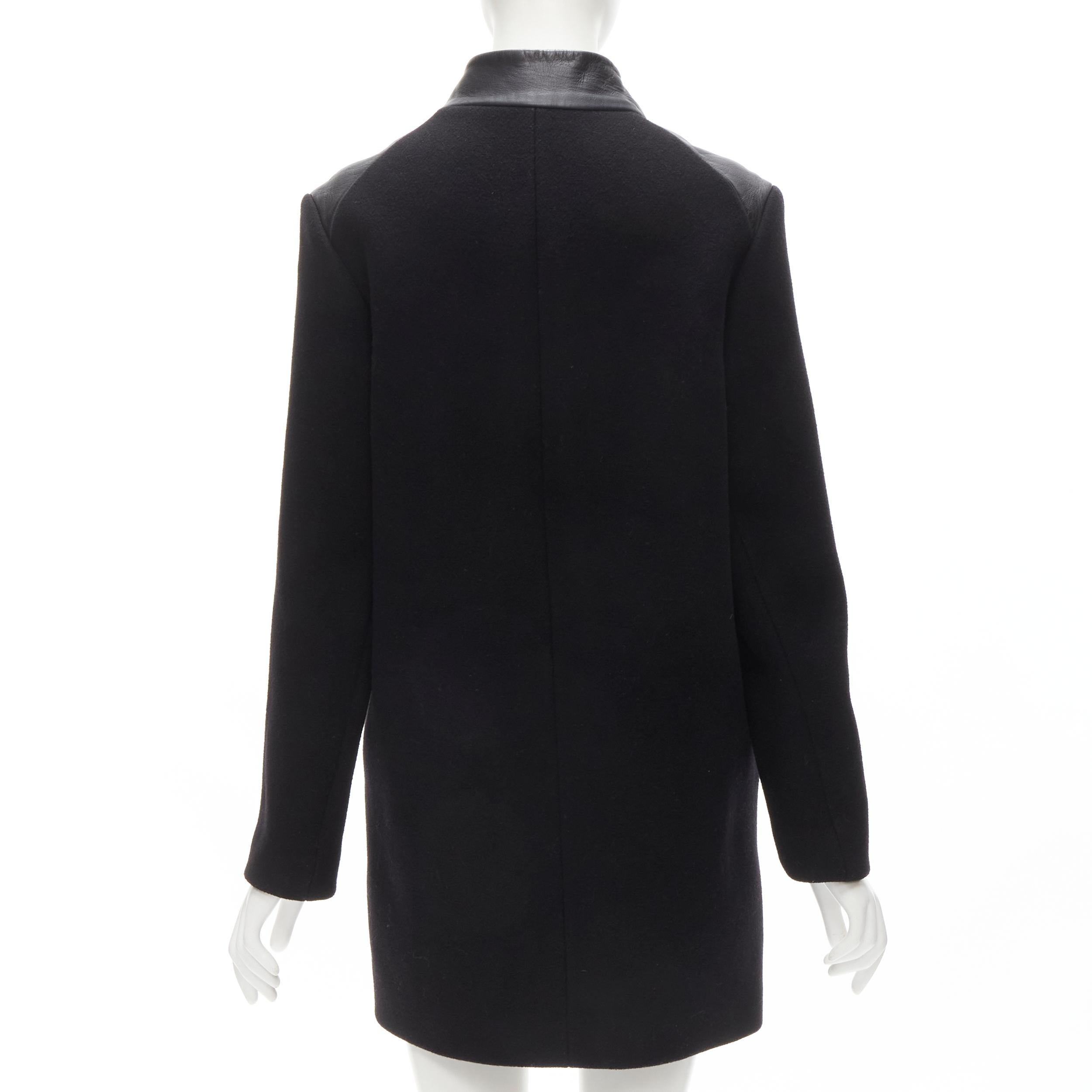MAJE Sirop - Manteau sans col en cuir de veau noir avec bordure en laine US2 S en vente 1