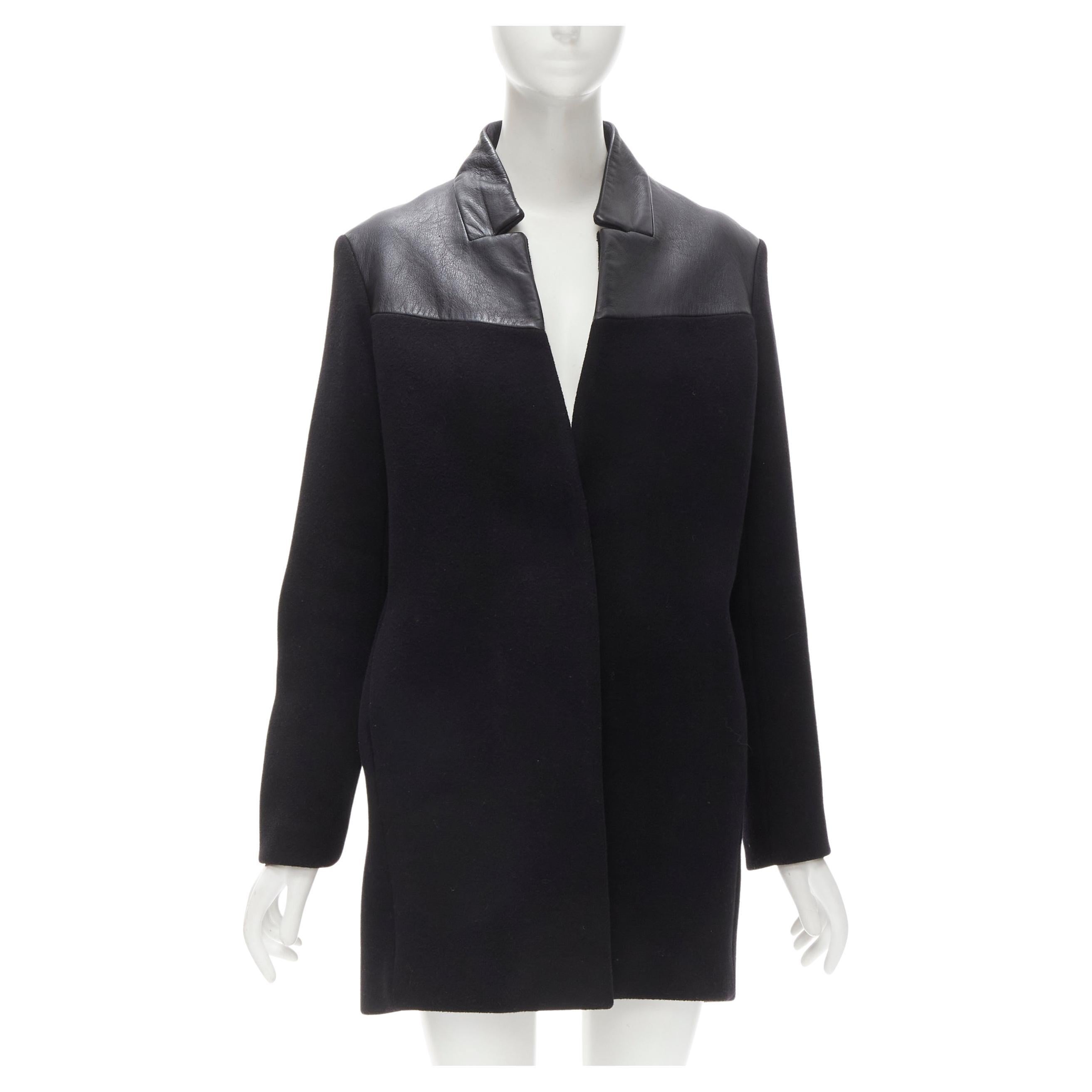MAJE Sirop - Manteau sans col en cuir de veau noir avec bordure en laine US2 S en vente