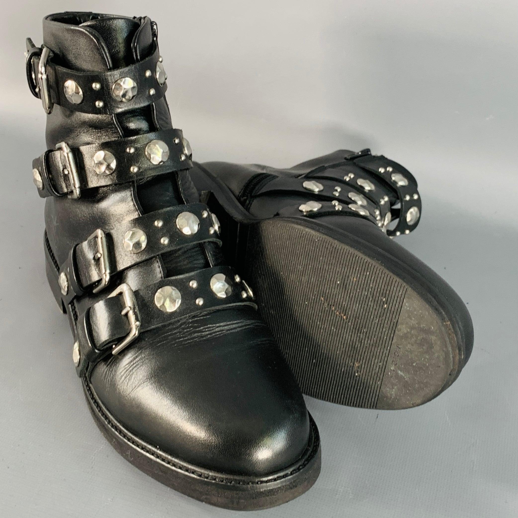 MAJE Taille 9 Bottes de cheville militaires en cuir noir clouté avec fermeture à glissière latérale Bon état - En vente à San Francisco, CA