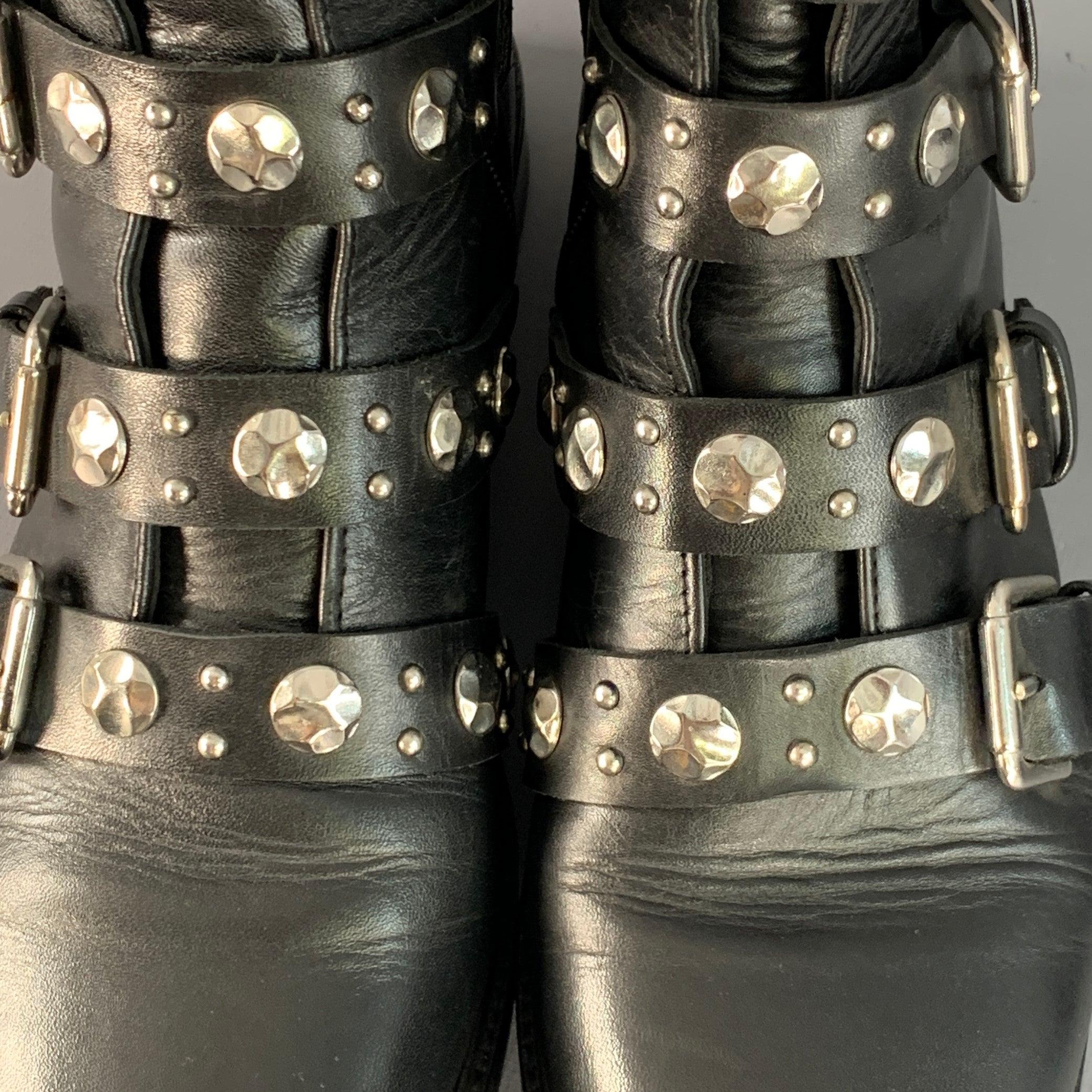 MAJE Taille 9 Bottes de cheville militaires en cuir noir clouté avec fermeture à glissière latérale en vente 3