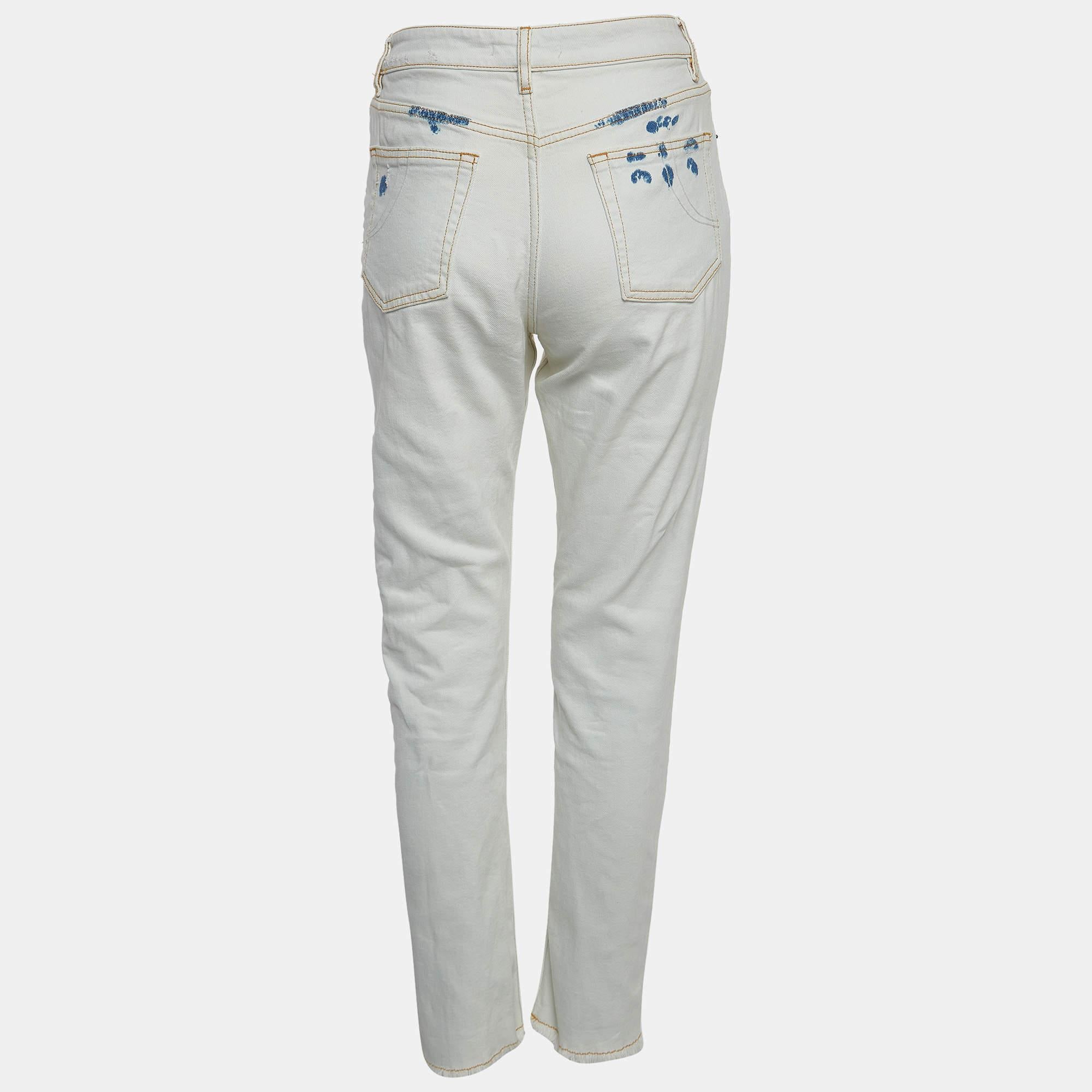 Your wardrobe can never be complete with a great pair of Maje jeans like this. Tailored from best materials this pair showcases classic detailing an easy closure style and pockets. Pair it with your casual t shirts.