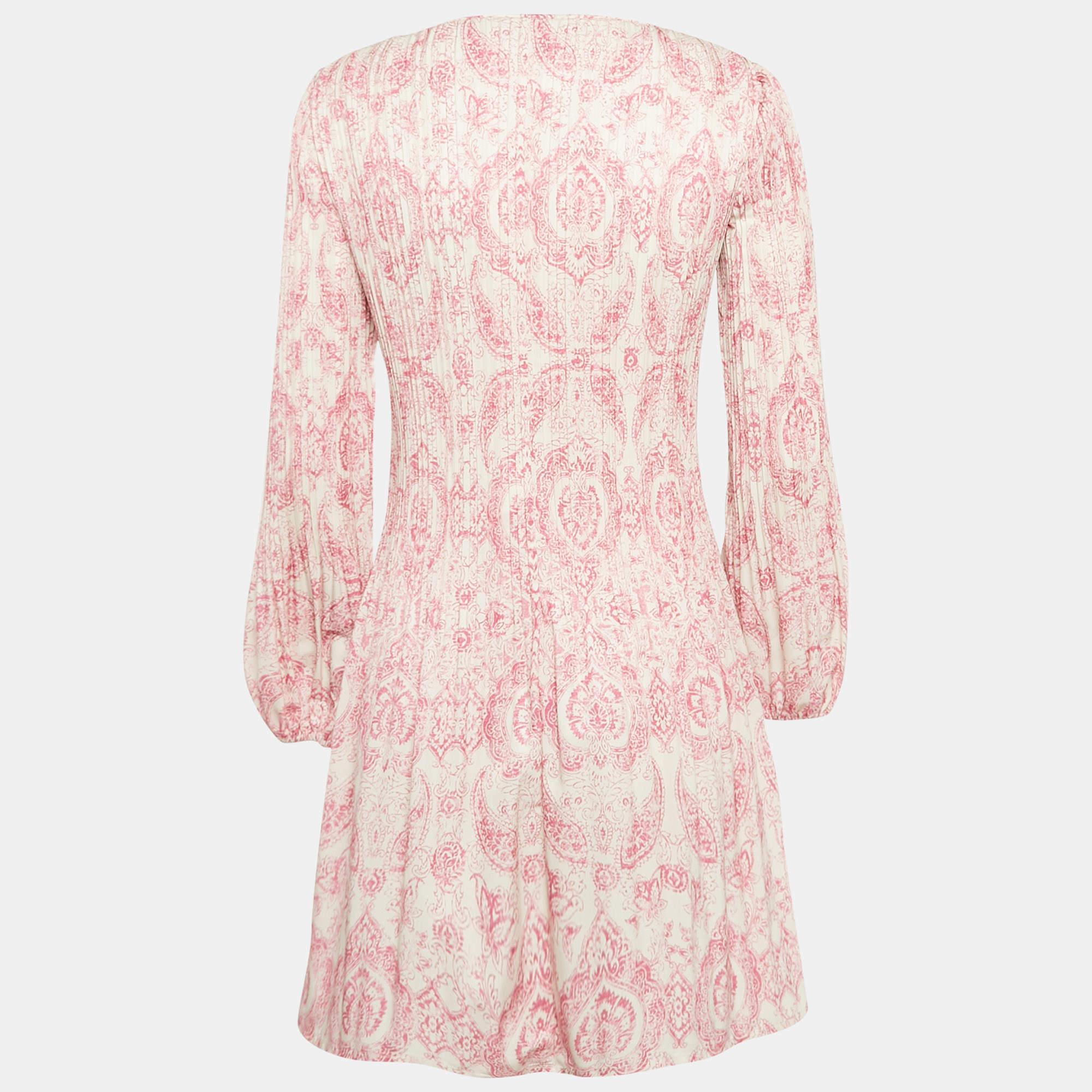 La raffinata maestria e la silhouette femminile di questo abito firmato mostrano l'impeccabile maestria sartoriale dell'etichetta. È cucito con materiali di qualità, ha una buona vestibilità e può essere facilmente abbinato ad accessori chic come
