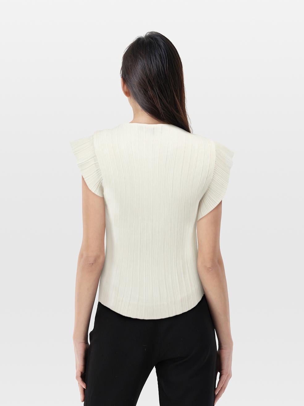 CONDITION is Very good. Minimal wear to the top is evident. Discolouration around the neckline and sleeves on this used Maje designer resale item. Discolouration may need gentle hand wash contrary to dry clean instructions.
 
 Details
 
 
 White¬†
