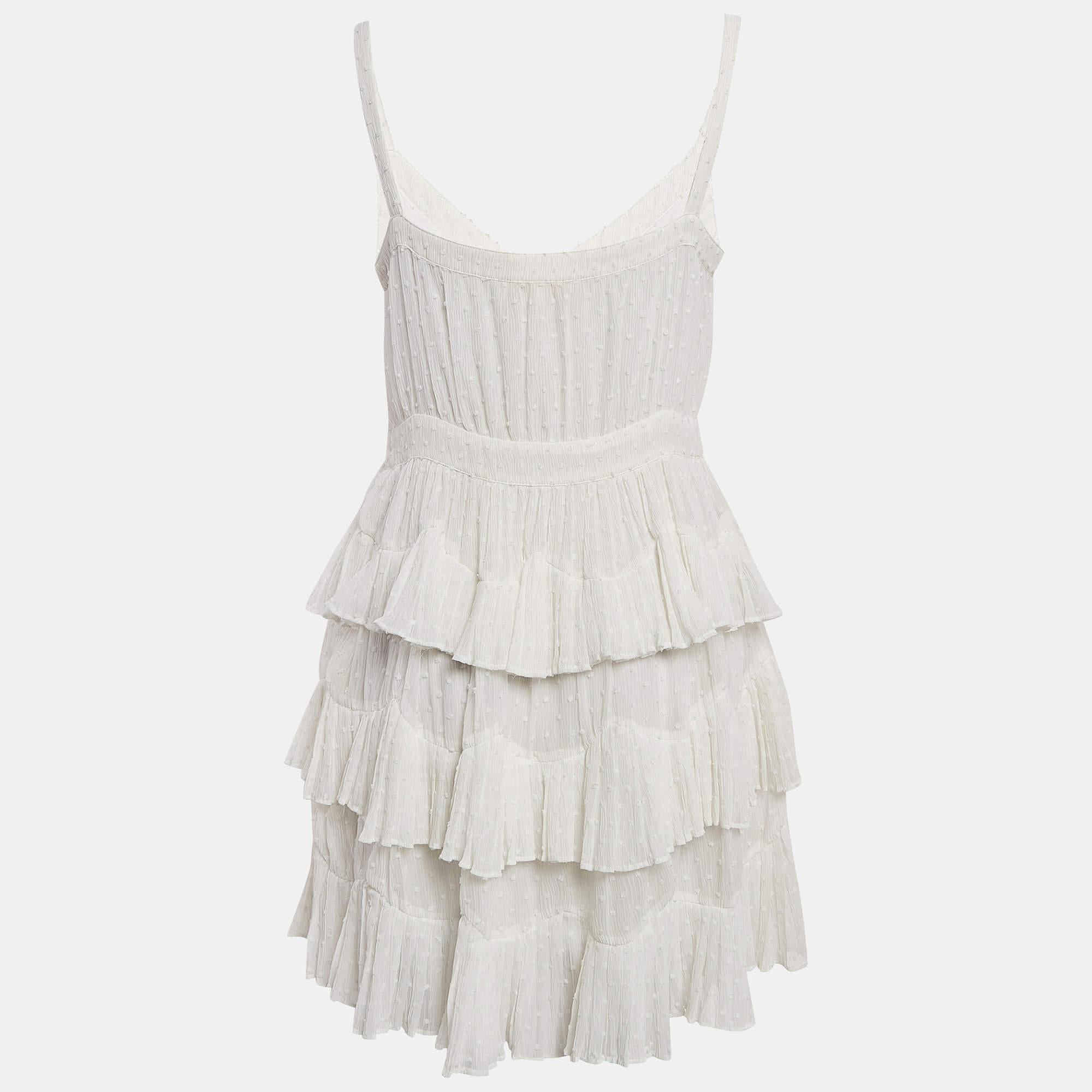 Zeigen Sie einen stilvollen Look, indem Sie dieses schöne Designerkleid tragen. Dieses aus feinem Stoff geschneiderte Kleid hat eine schicke Silhouette, die den Körper umspielt. Stylen Sie die Kreation mit schicken Accessoires und Pumps.