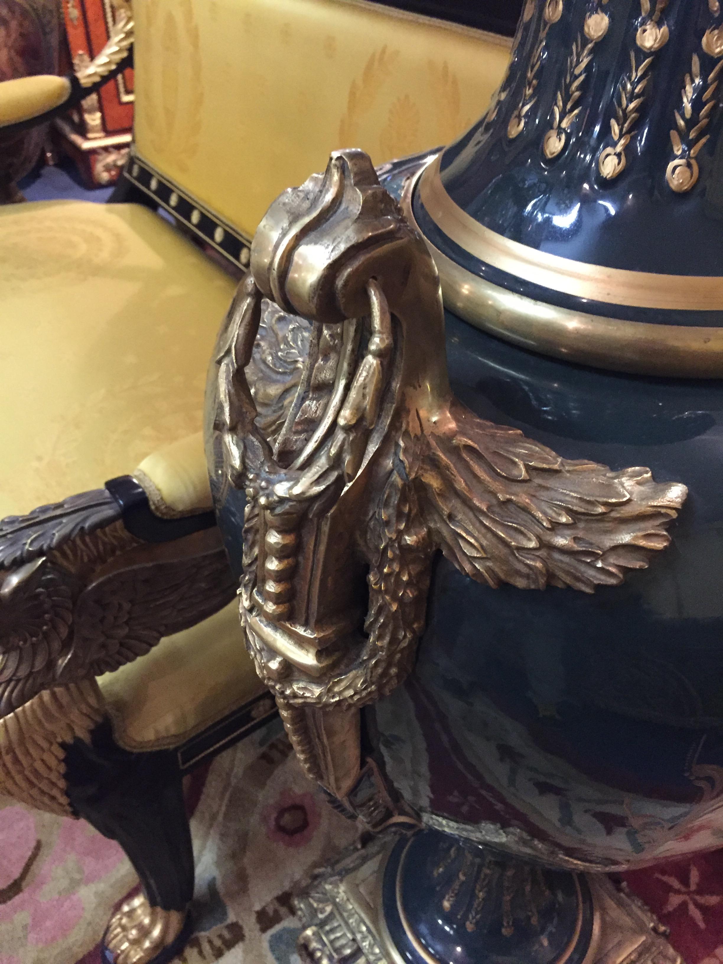 2 Vase majestueux de Sèvre de style antique du 18ème siècle, Paris en vente 4