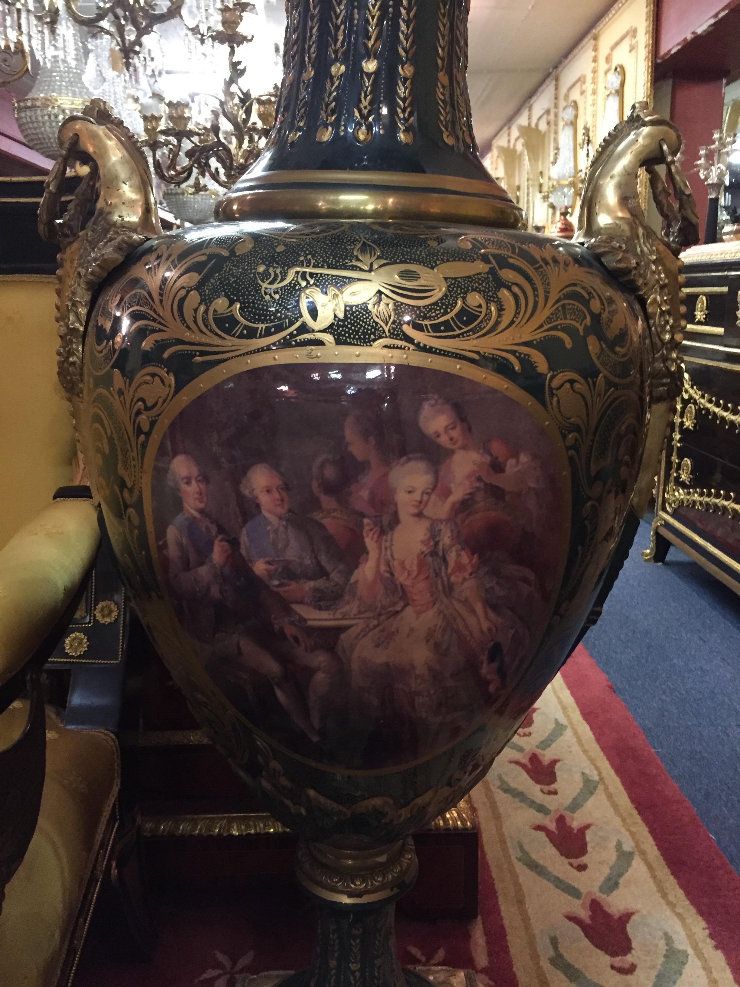 2 Majesatische Sevre-Vase im antiken Stil des 18. Jahrhunderts, Paris im Angebot 9