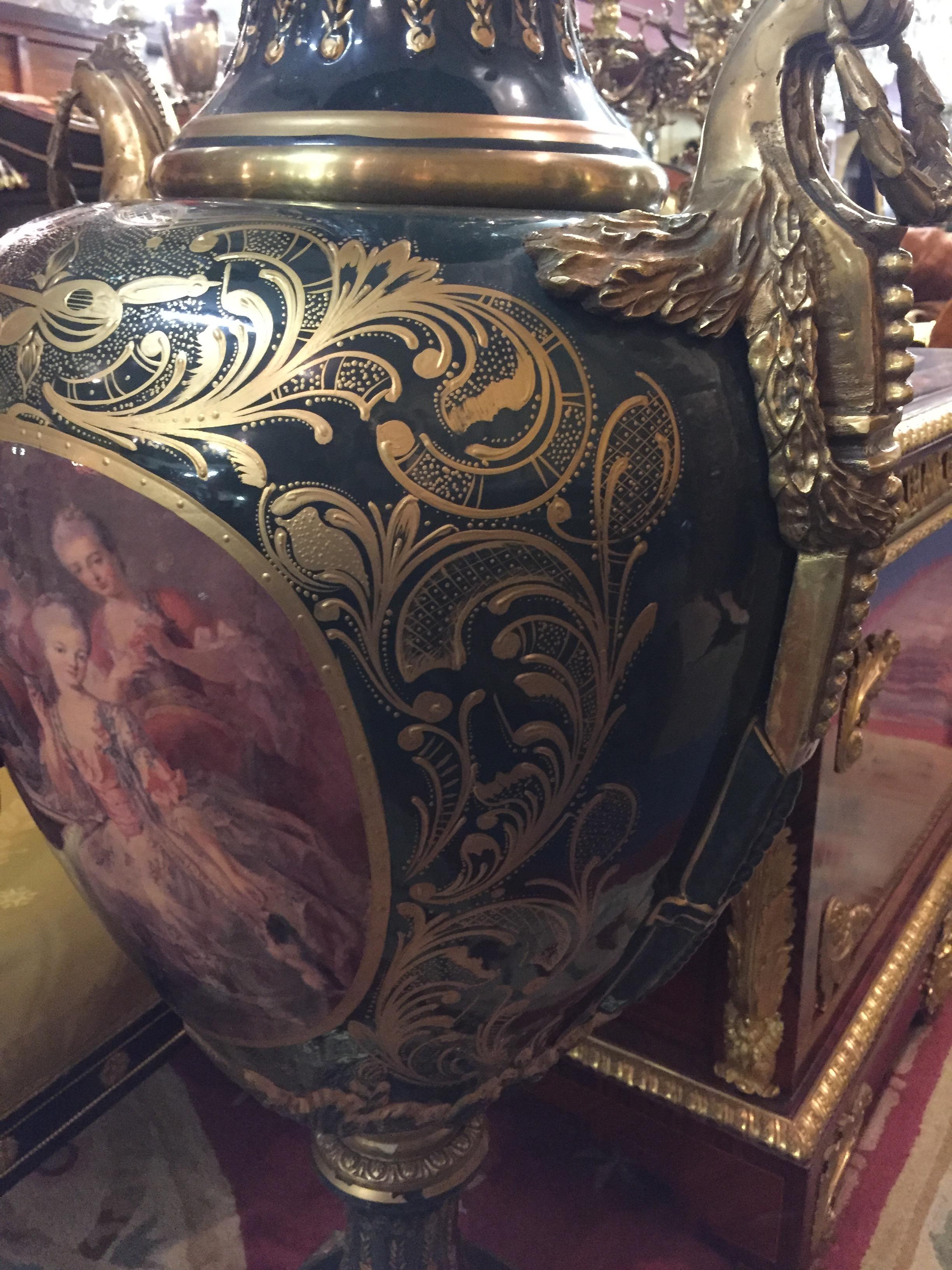 2 Majesatical Sevre Vase in antique 18th Century Style, Paris For Sale 11