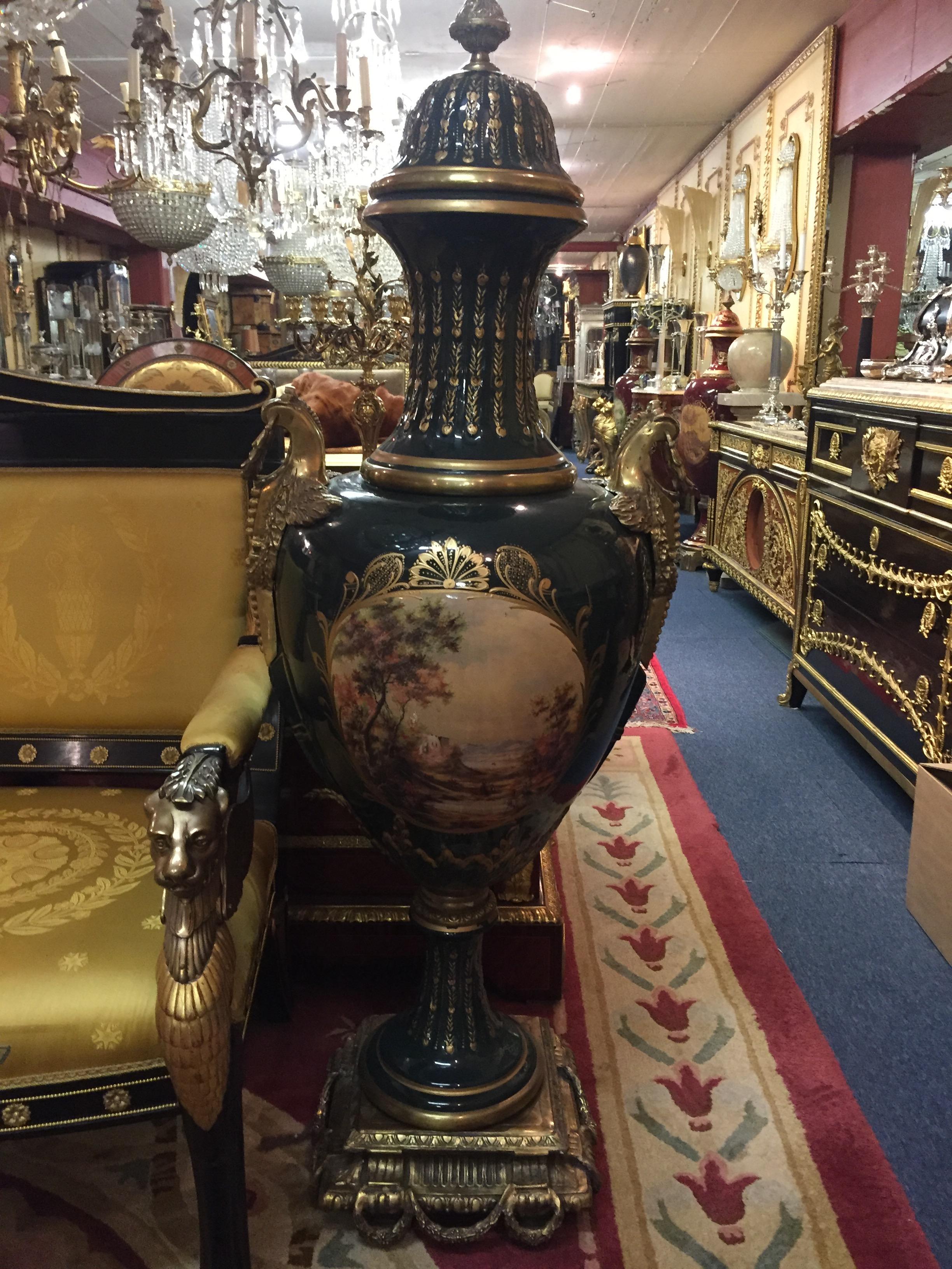 2 Majesatische Sevre-Vase im antiken Stil des 18. Jahrhunderts, Paris im Angebot 12