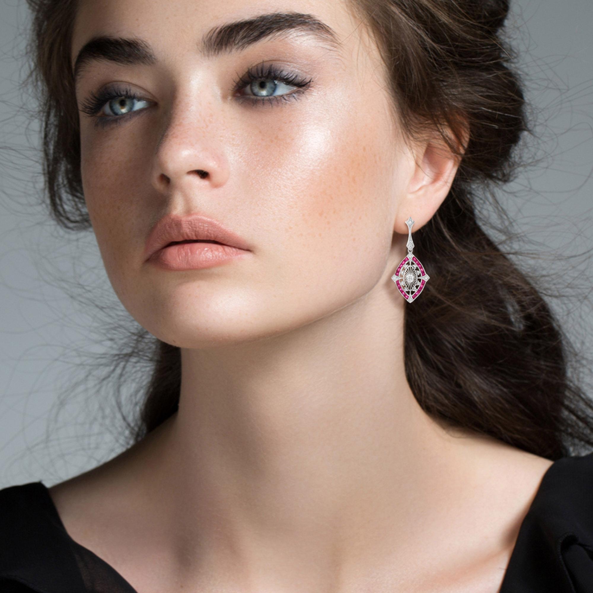 Boucles d'oreilles pendantes Art Déco en or 14K avec diamants et rubis en forme de marquise Majesté Pour femmes en vente