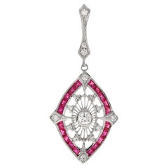 Pendentif en forme de marquise en or blanc 14K avec diamants et rubis de style Art Déco Majesté