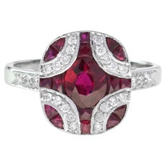 Bague de style Art déco en or blanc 18 carats avec rubis ovale et grappe de diamants