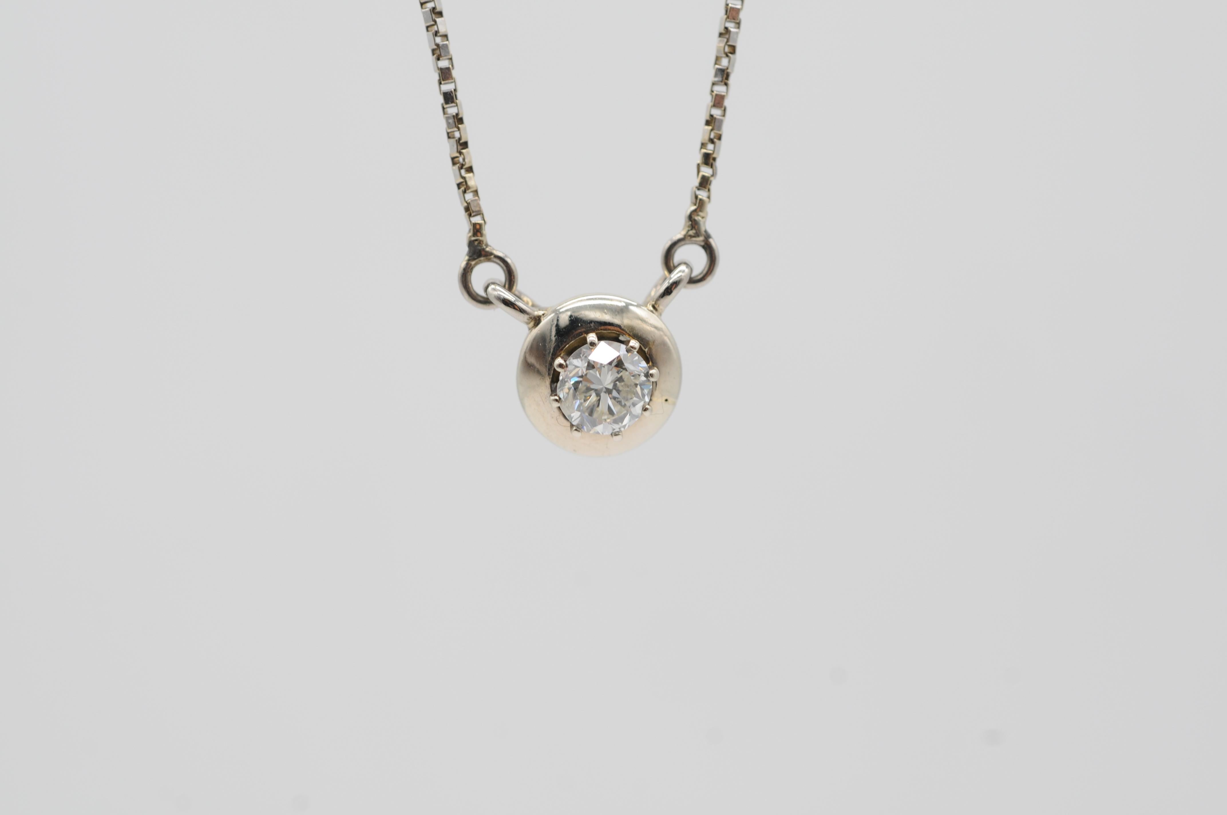 Collier en or blanc 14k avec un diamant de 0,50ct Unisexe en vente