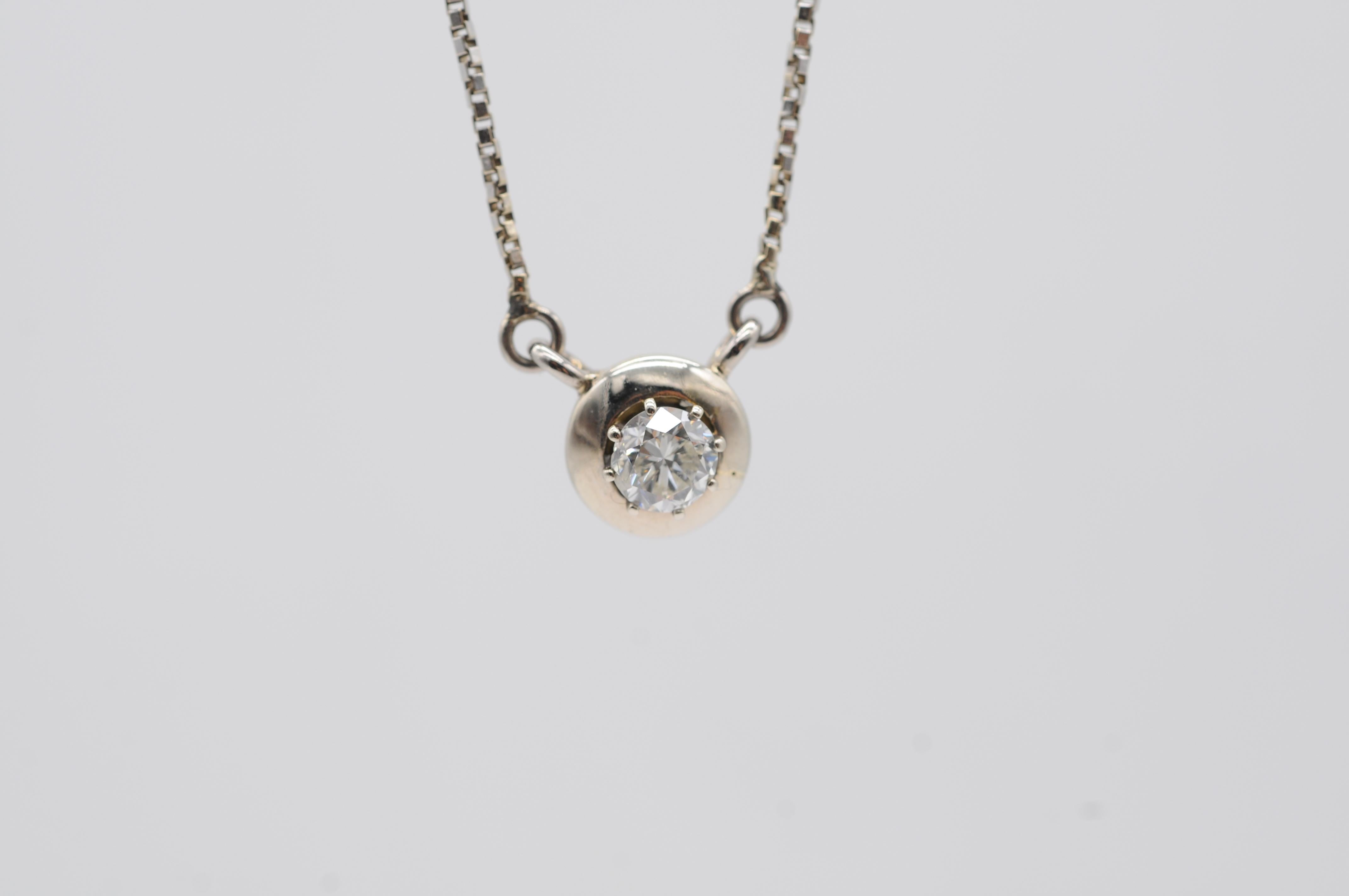 Collier en or blanc 14k avec un diamant de 0,50ct en vente 2