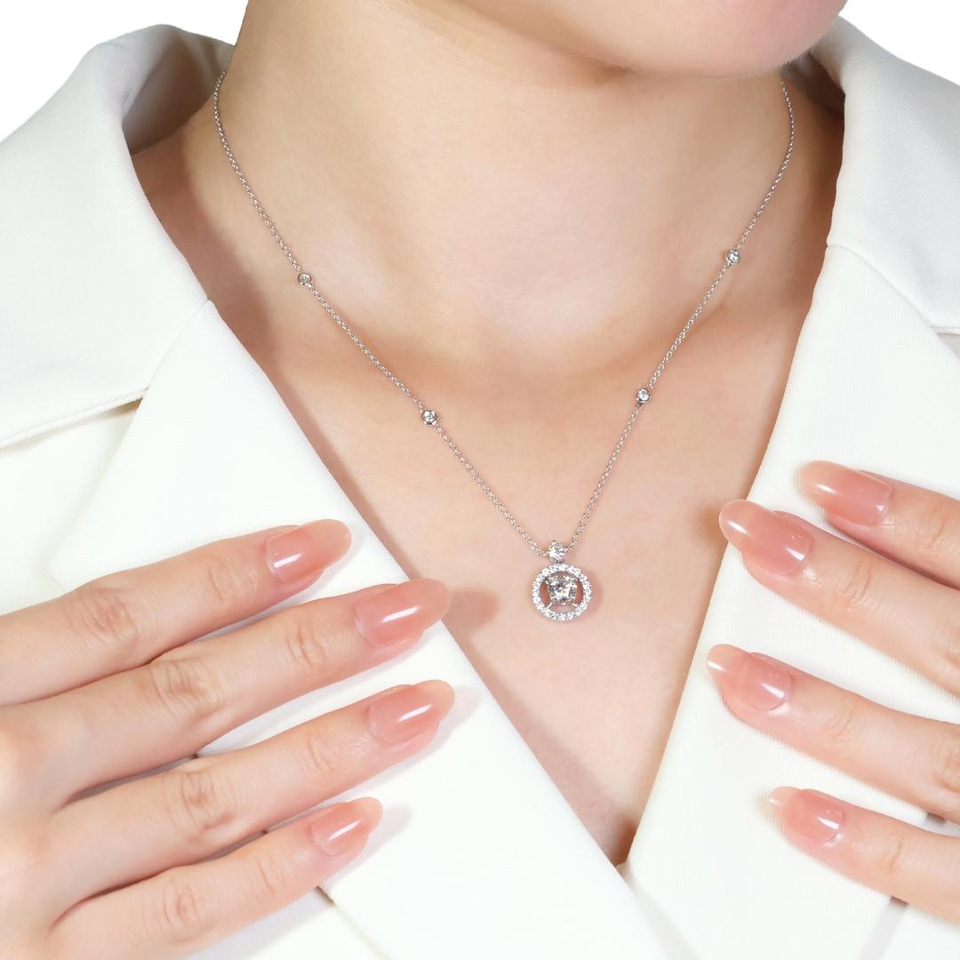 Luminous 1.16ct Diamonds Necklace with Pendant in 18k White Gold - IGI Certified

Elevate your elegance with this stunning 18k white gold diamond necklace, featuring a dazzling 0.60ct round diamond as its centerpiece. Complementing it are 25 round