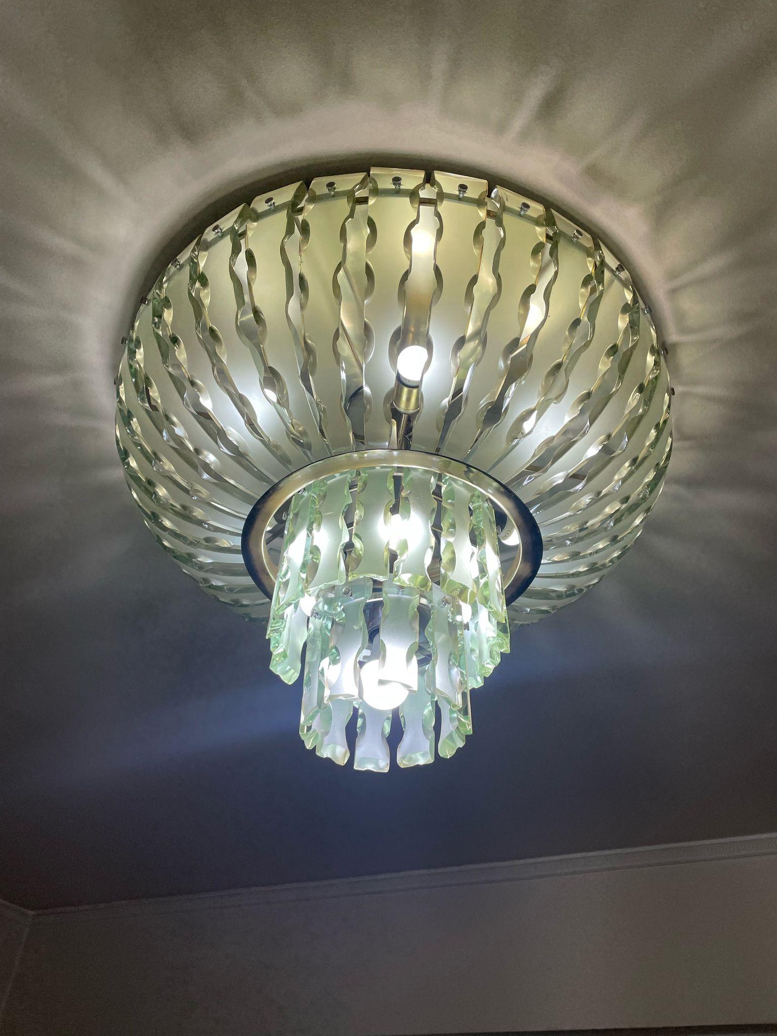 italien Majestueux lustre à 13 lumières en verre de Murano attribué à Fontana Arte 1970 en vente