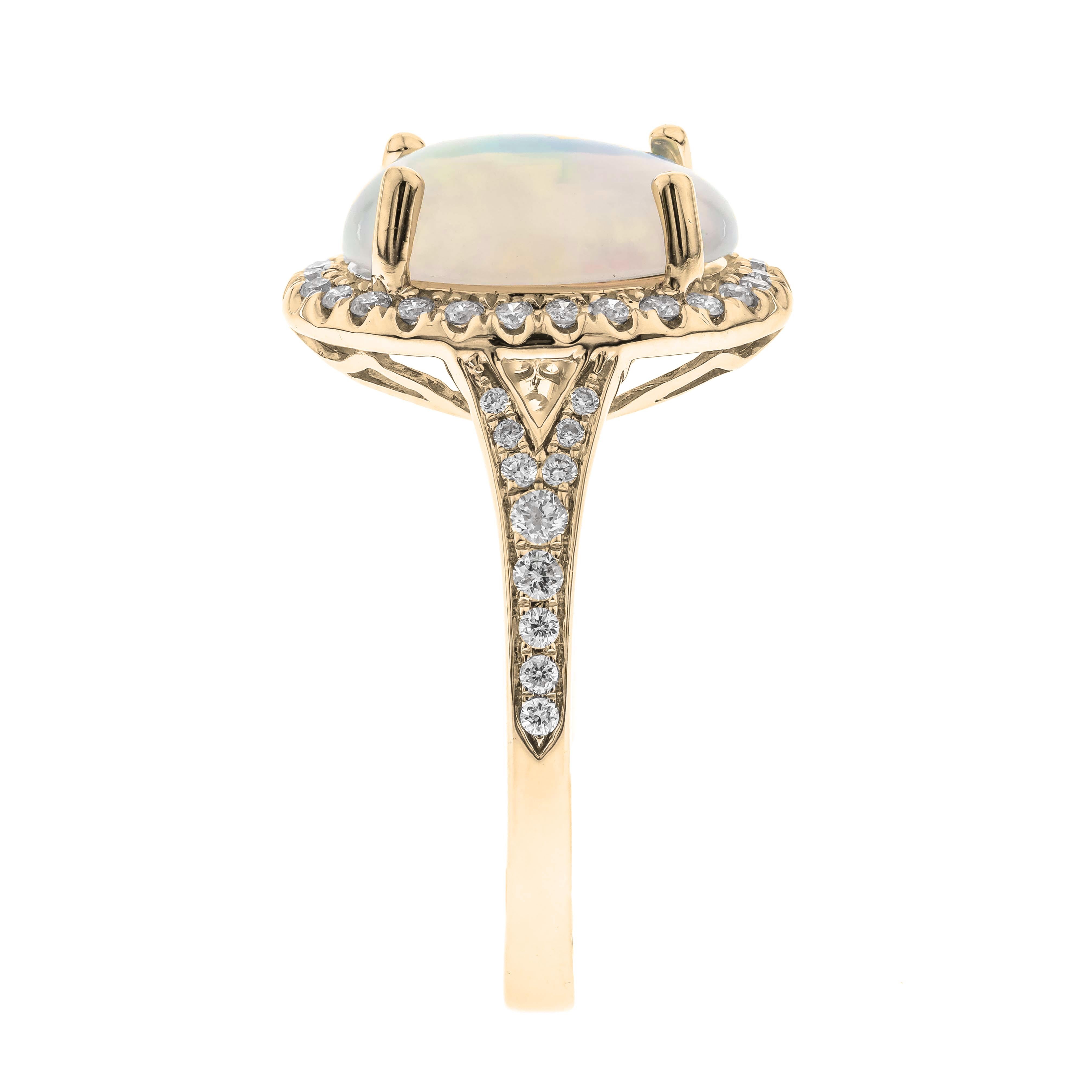Art Déco Majestic, anello in oro giallo 14K con opale taglio ovale e diamante a raggiera in vendita