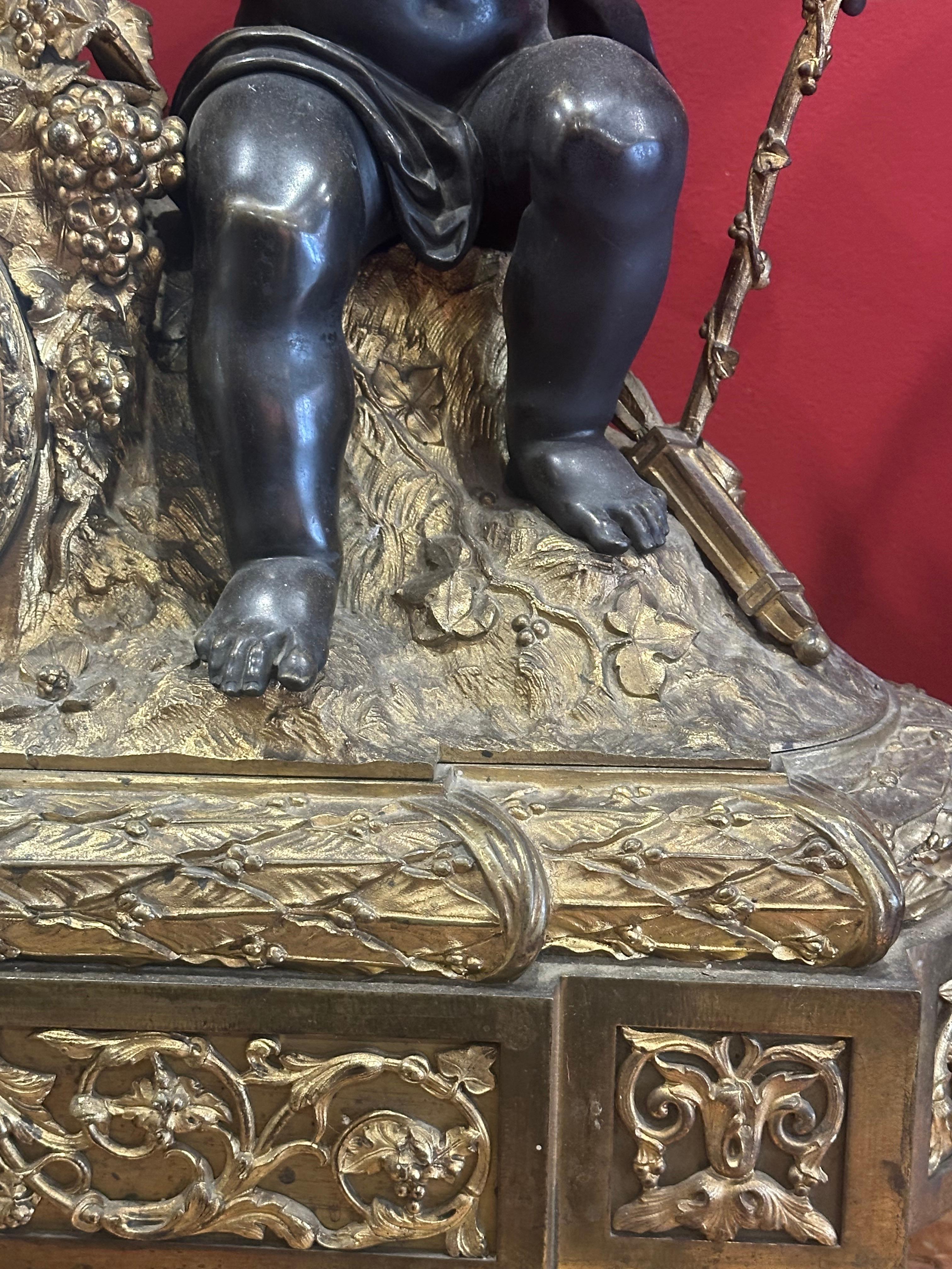 Maestoso candelabro francese in bronzo dorato del XIX secolo e orologio di guarnizione in vendita 3