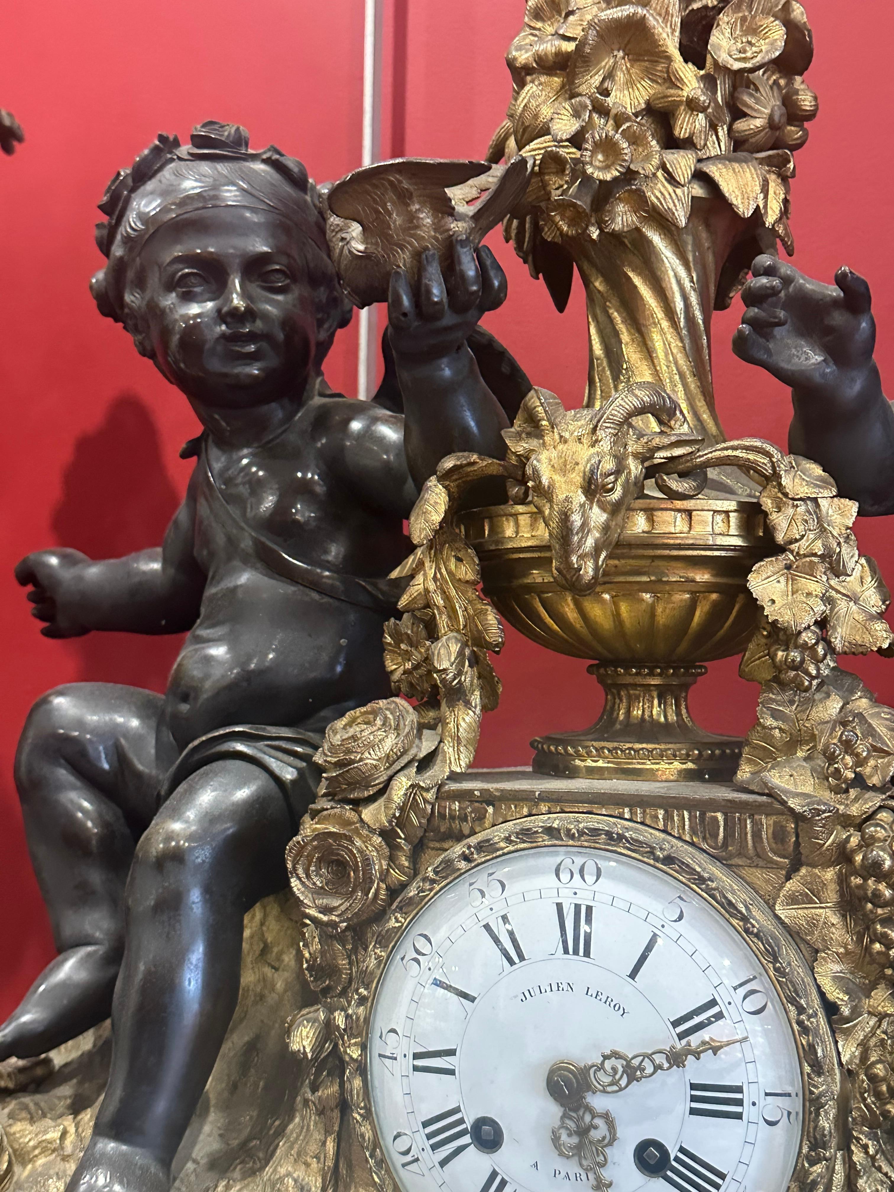 Maestoso candelabro francese in bronzo dorato del XIX secolo e orologio di guarnizione in vendita 11