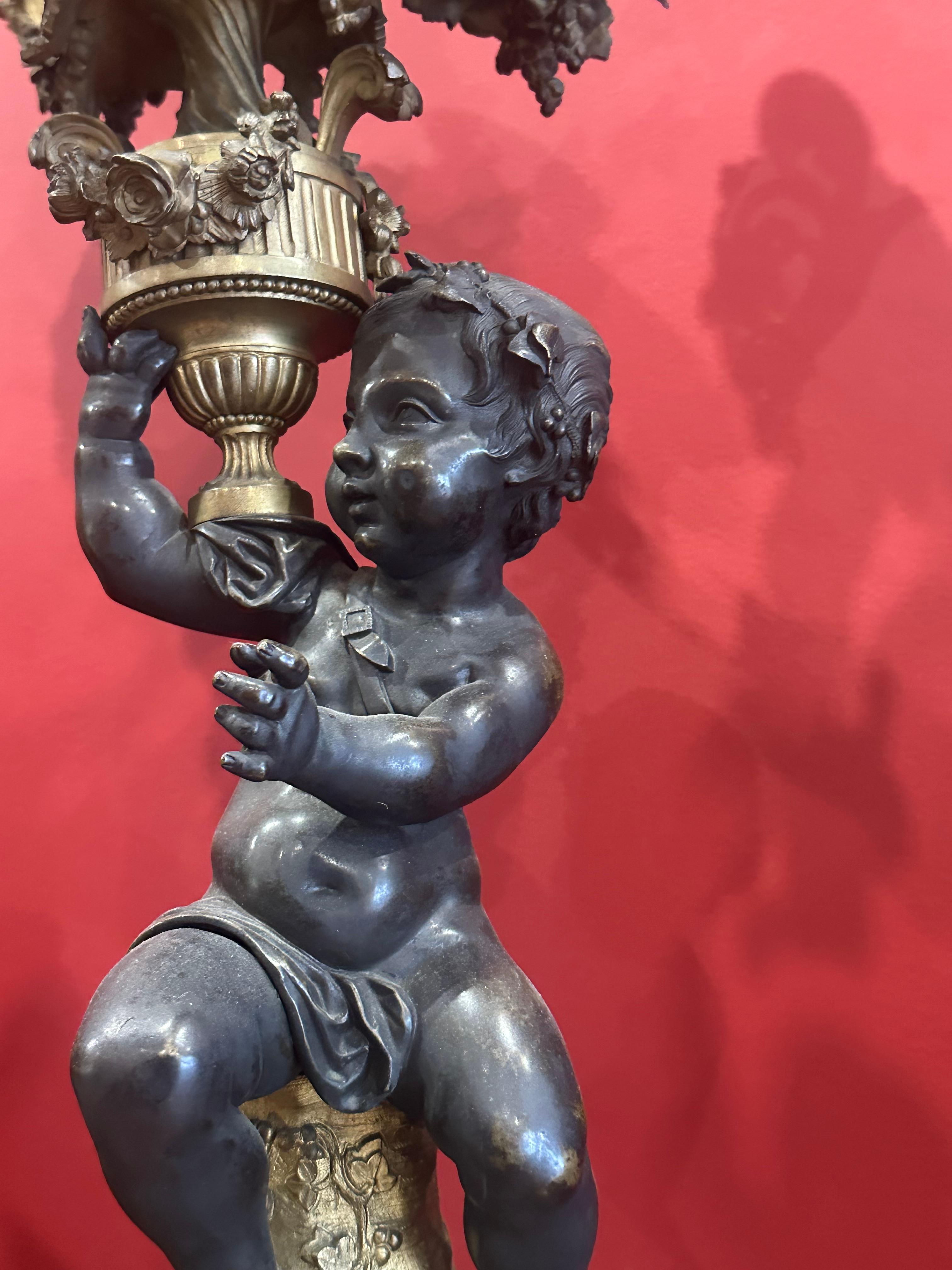 Maestoso candelabro francese in bronzo dorato del XIX secolo e orologio di guarnizione in vendita 12