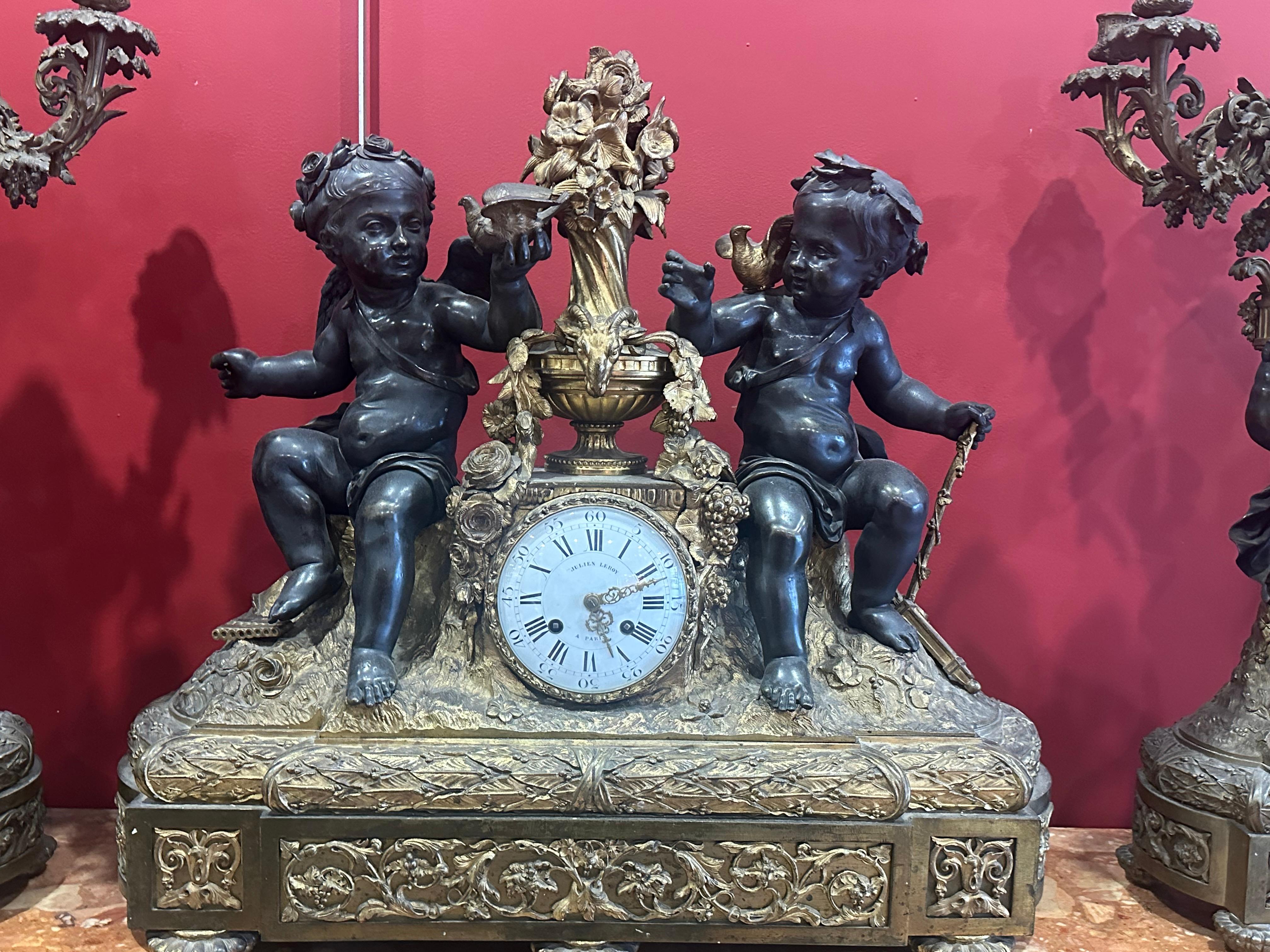 Napoleone III Maestoso candelabro francese in bronzo dorato del XIX secolo e orologio di guarnizione in vendita