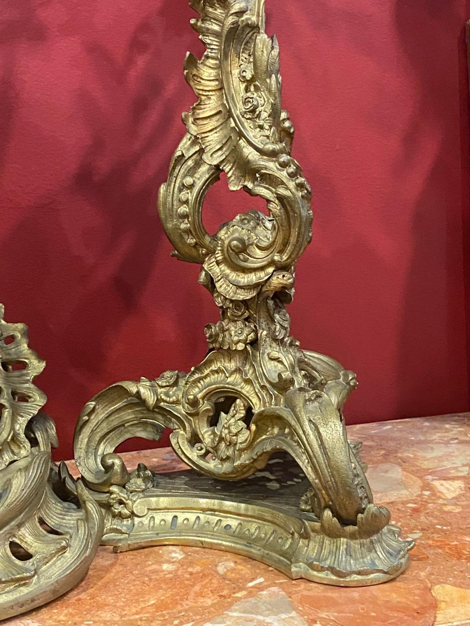 Majestätische französische Kandelaber und Uhrengarnituren aus vergoldeter Bronze des 19. Jahrhunderts im Zustand „Gut“ im Angebot in Saint Ouen, FR
