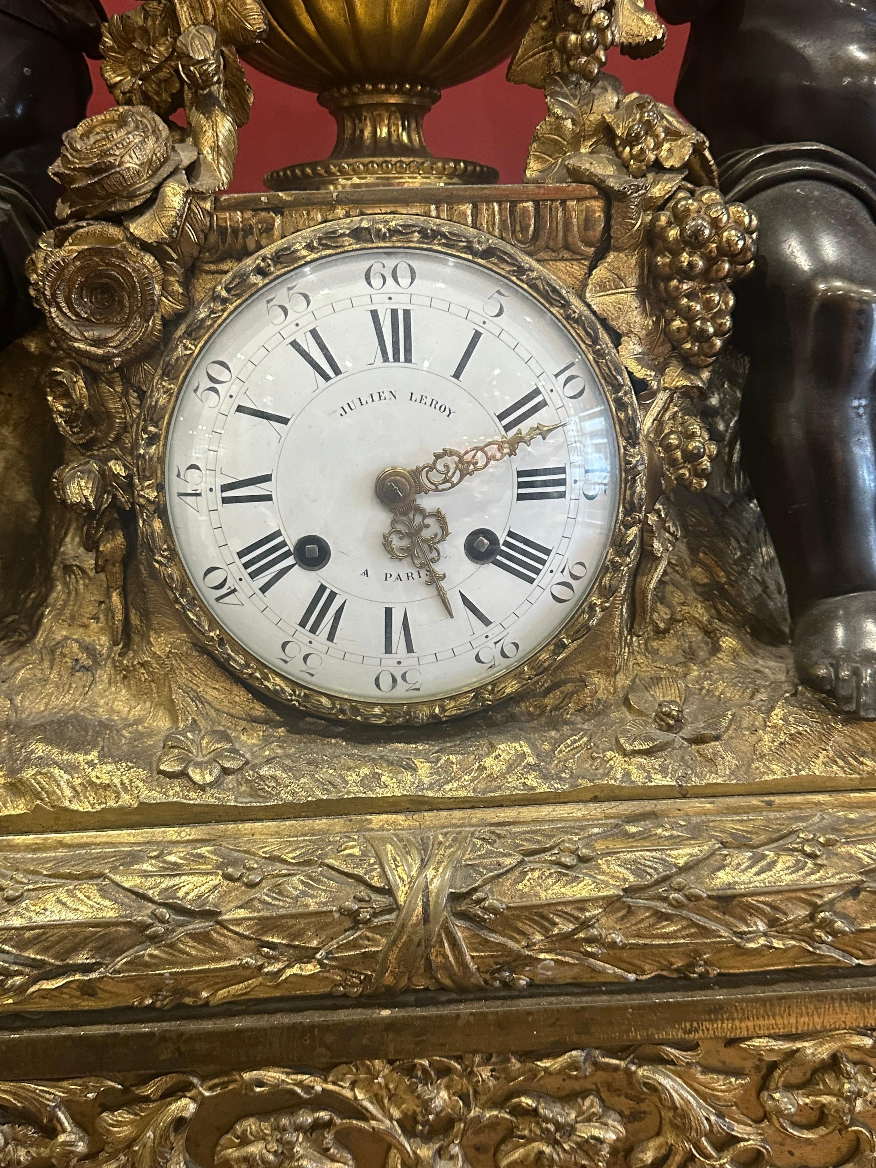 Maestoso candelabro francese in bronzo dorato del XIX secolo e orologio di guarnizione in vendita 1