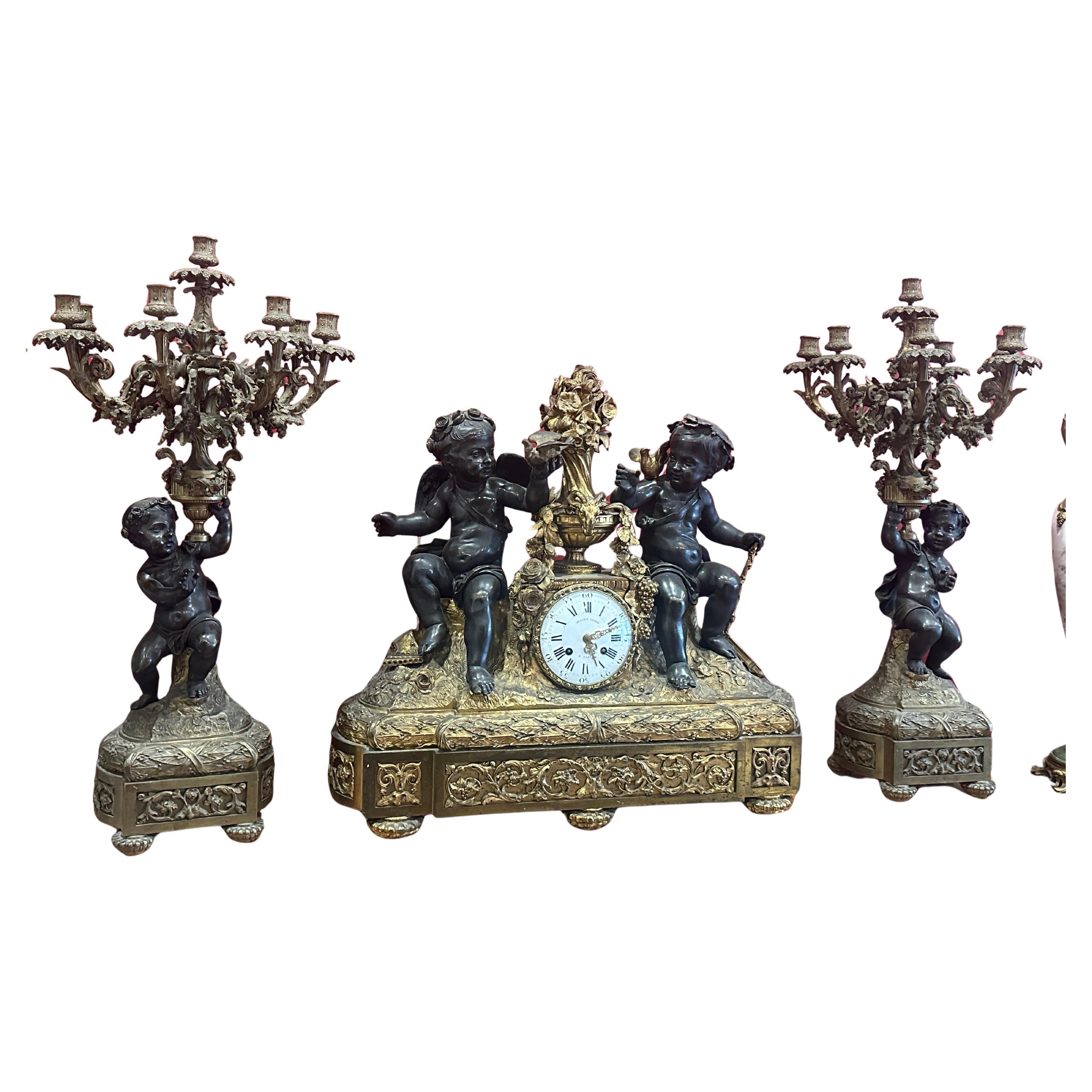 Majestuosos Candelabros y Relojes Franceses de Bronce Dorado del Siglo XIX