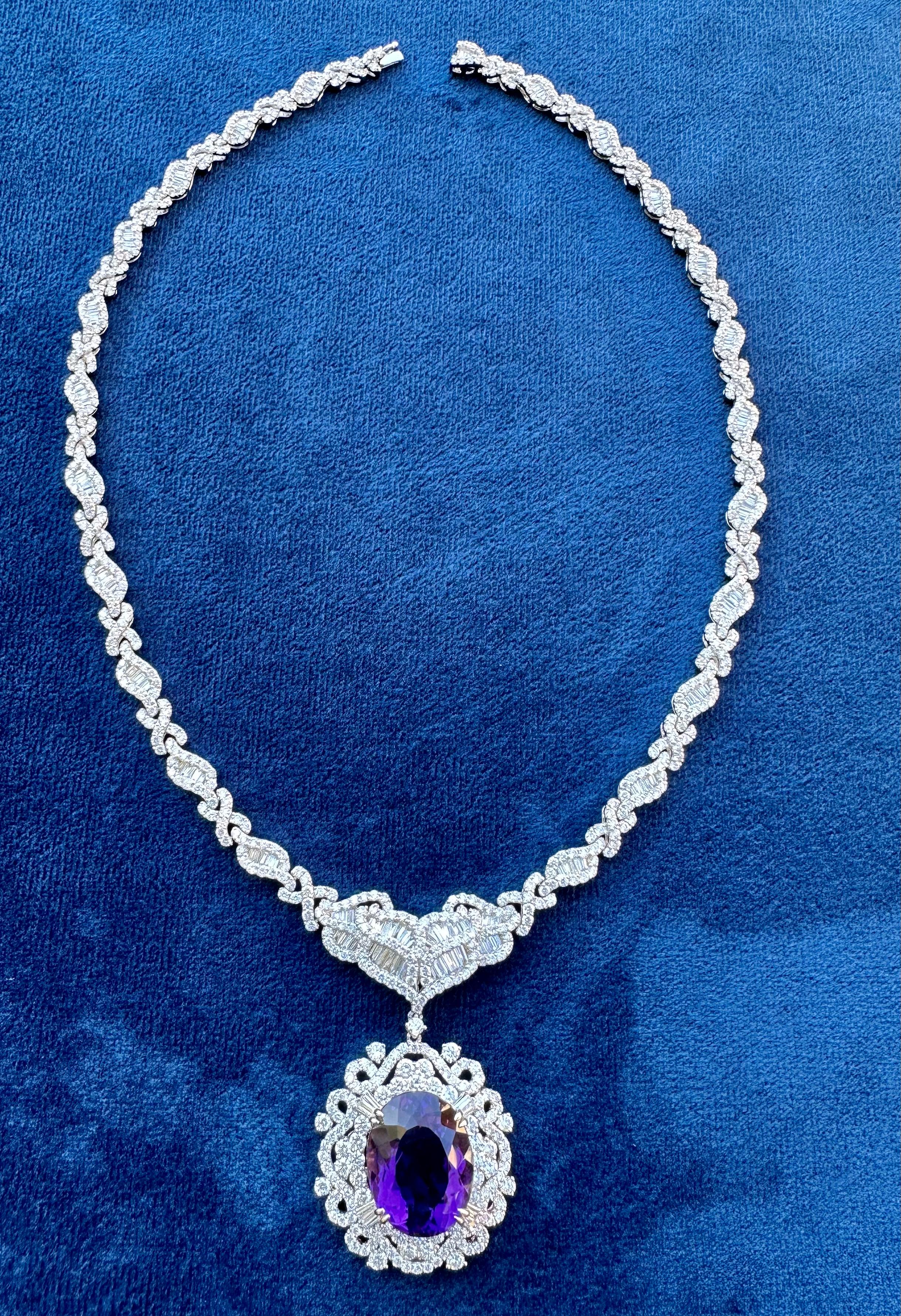 Majestic 52 Karat intensiver lila brasilianischer Amethyst & Diamant 18K Gold Halskette im Angebot 5
