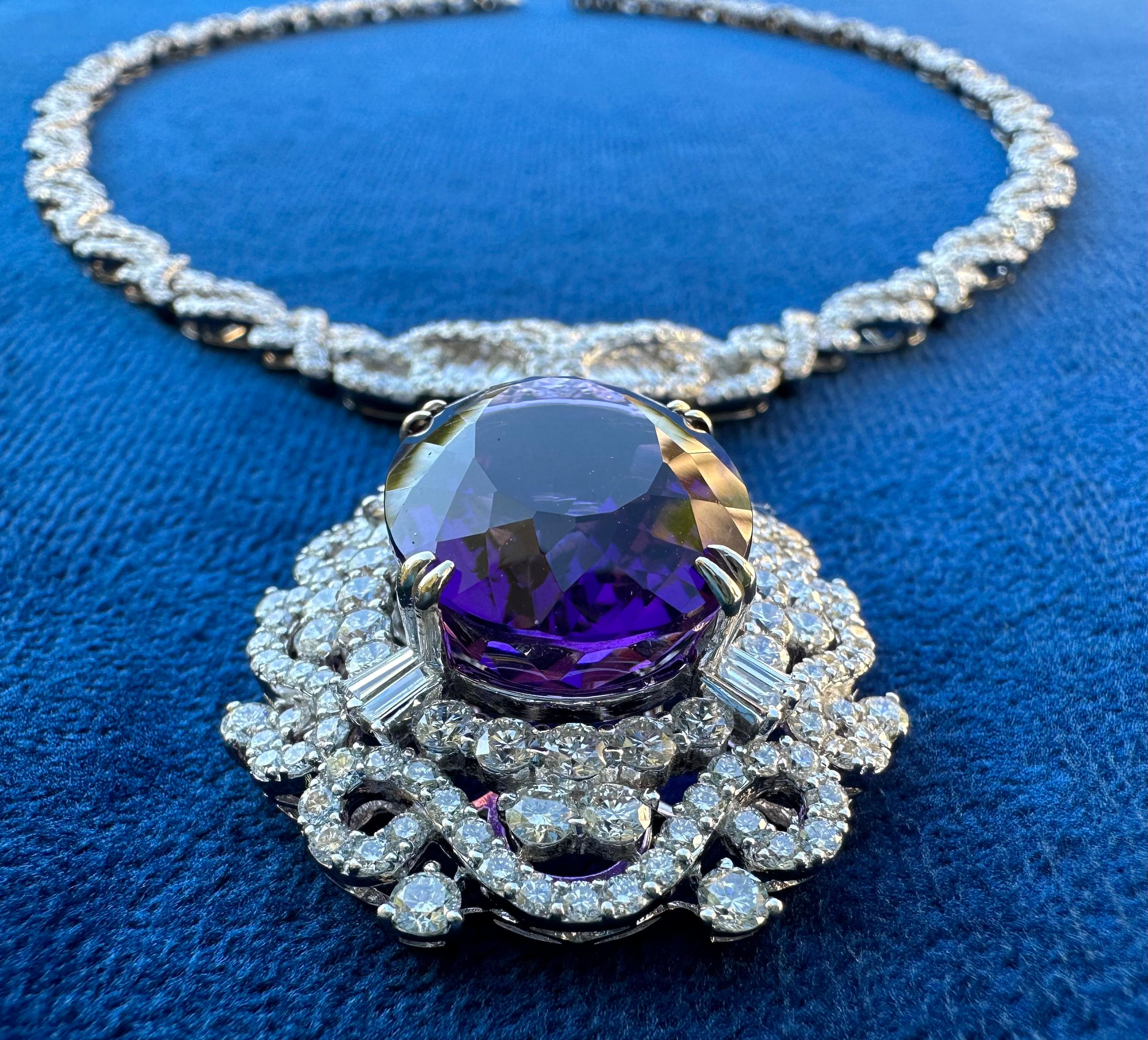 Majestic 52 Karat intensiver lila brasilianischer Amethyst & Diamant 18K Gold Halskette (Ovalschliff) im Angebot